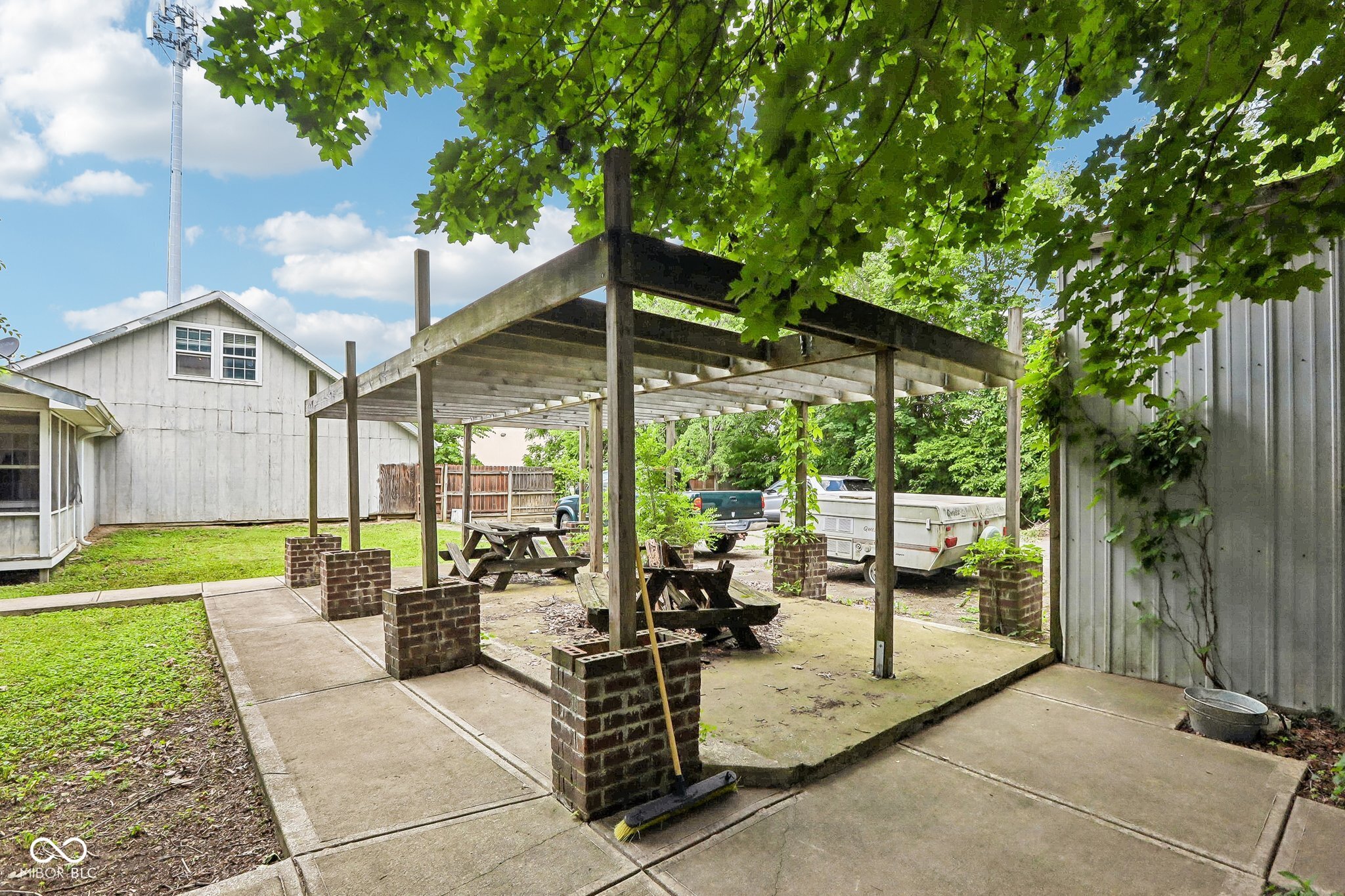 2215 W 60th Street