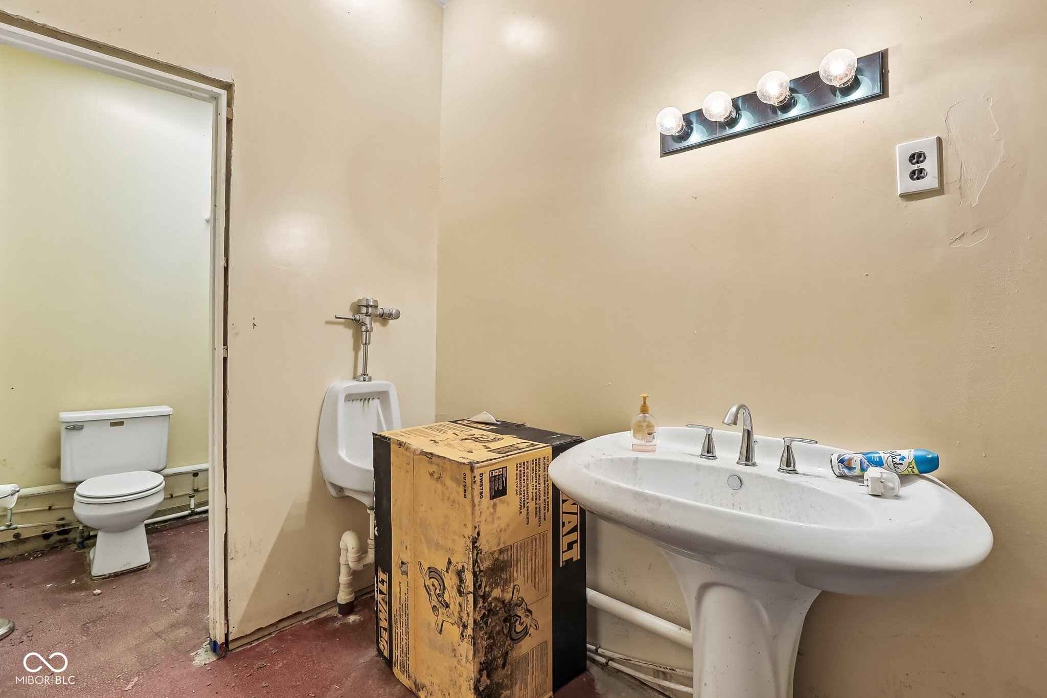 2215 W 60th Street