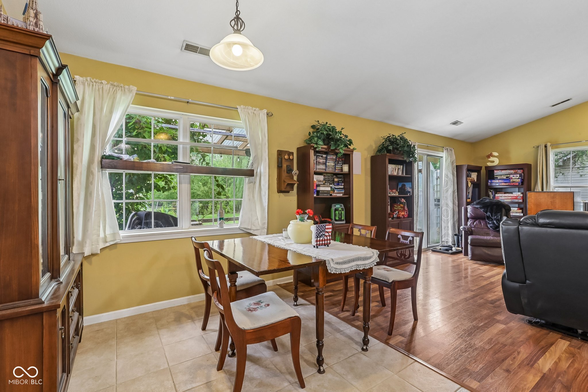 1719 Acorn Road
