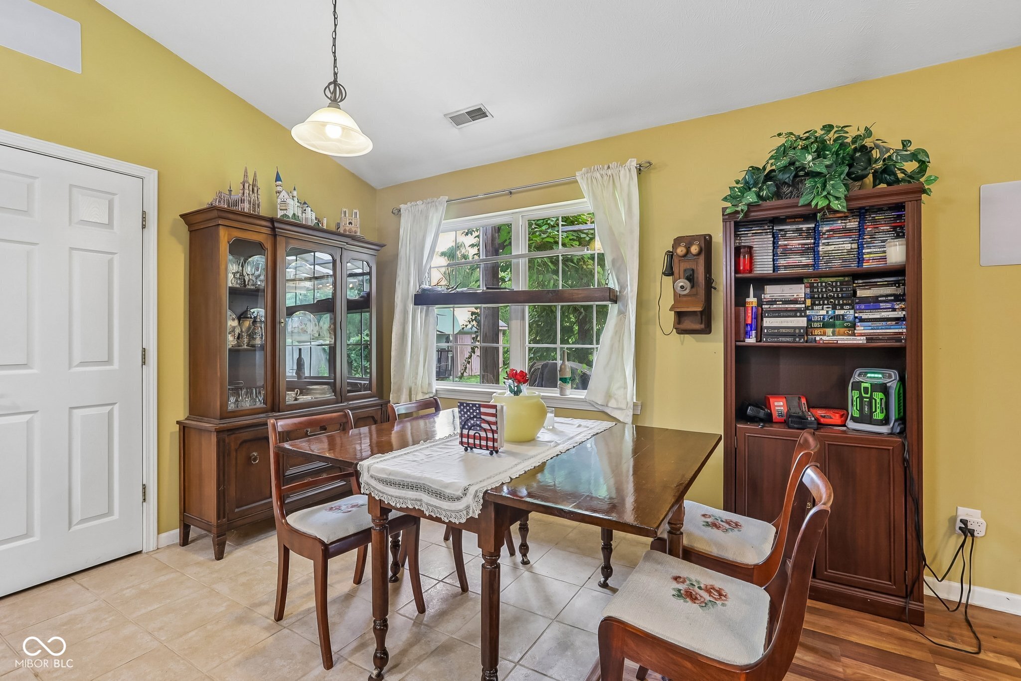1719 Acorn Road