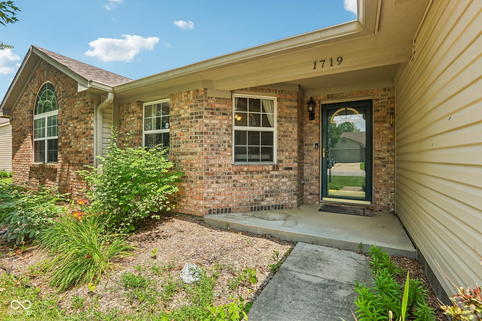 1719 Acorn Road