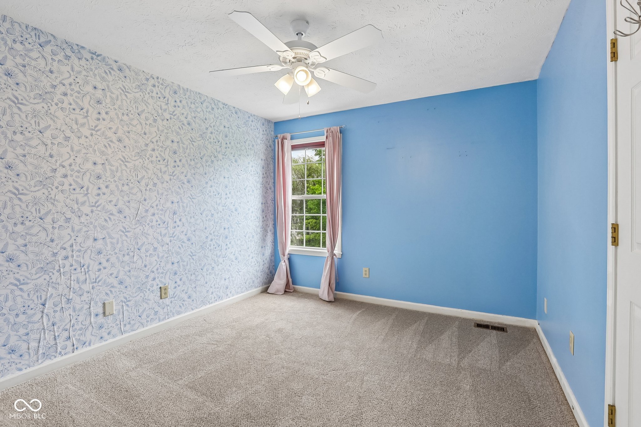 331 N Greenbriar Drive