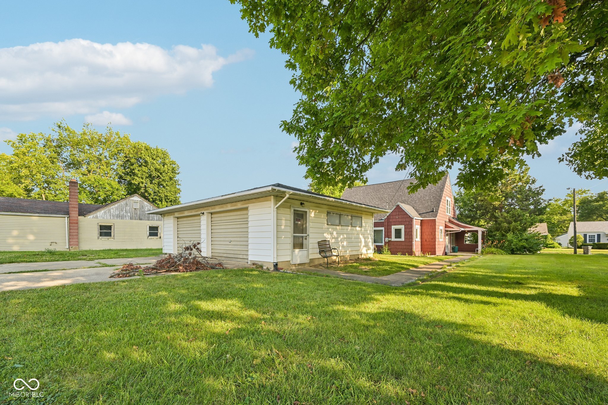 327 E 37th Street