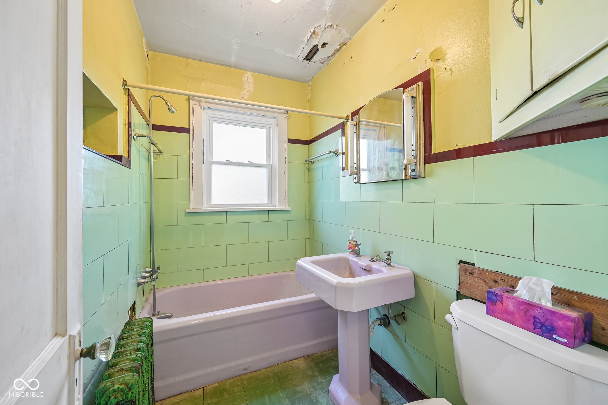 327 E 37th Street