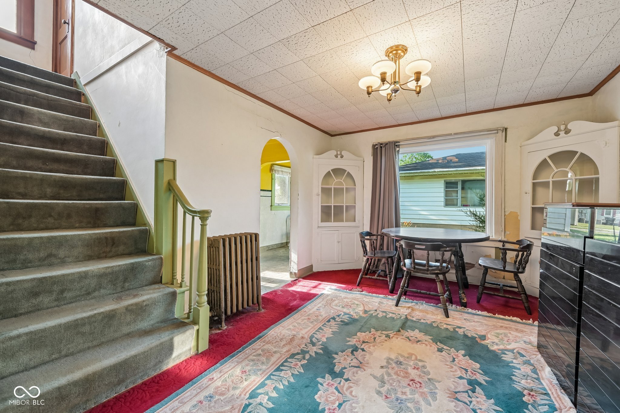327 E 37th Street