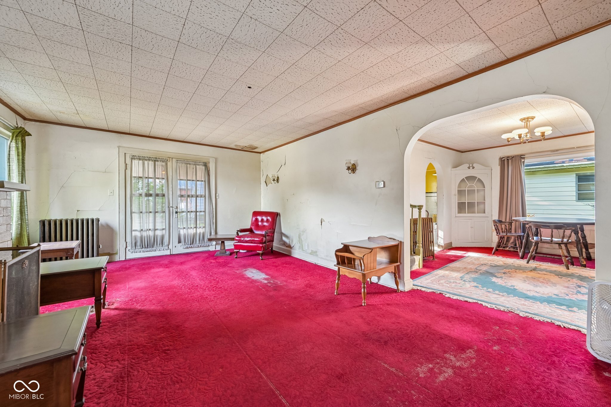 327 E 37th Street