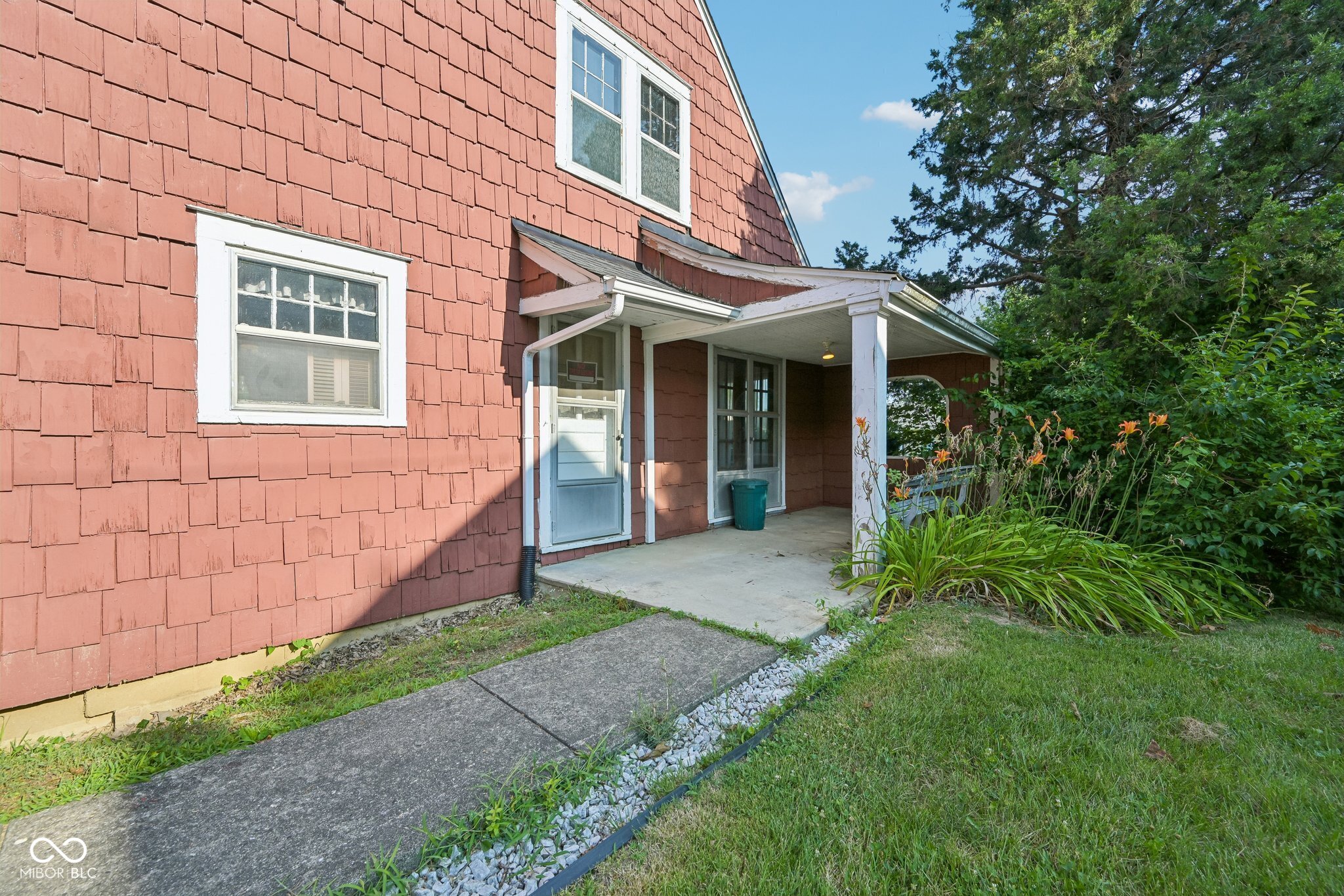 327 E 37th Street