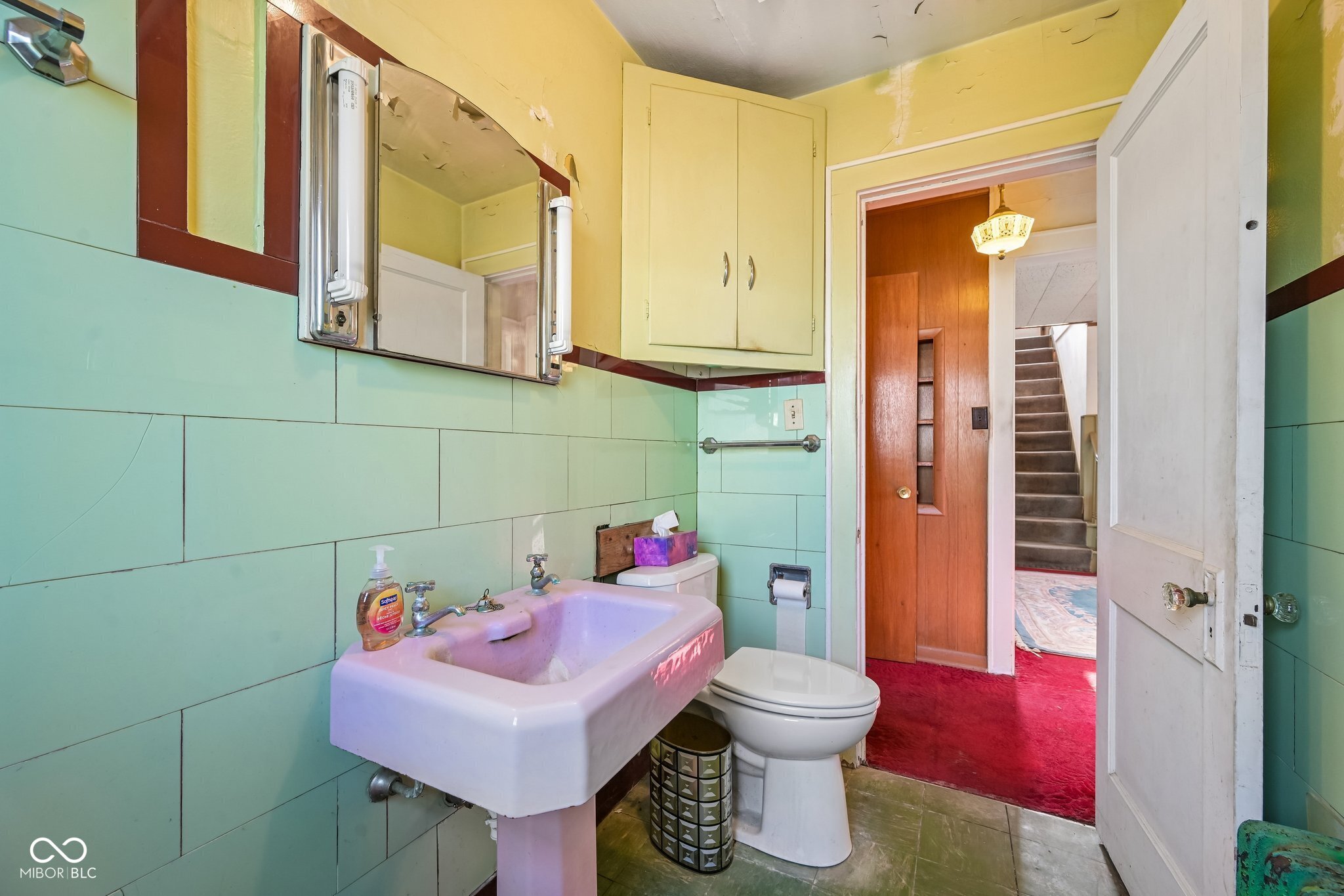 327 E 37th Street