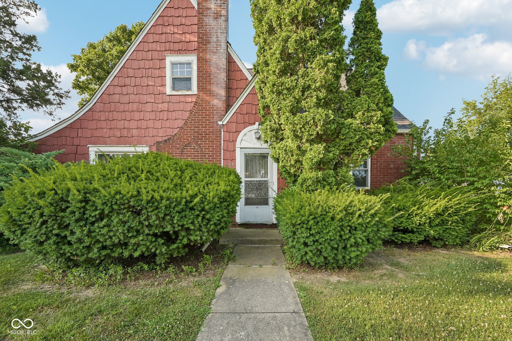 327 E 37th Street