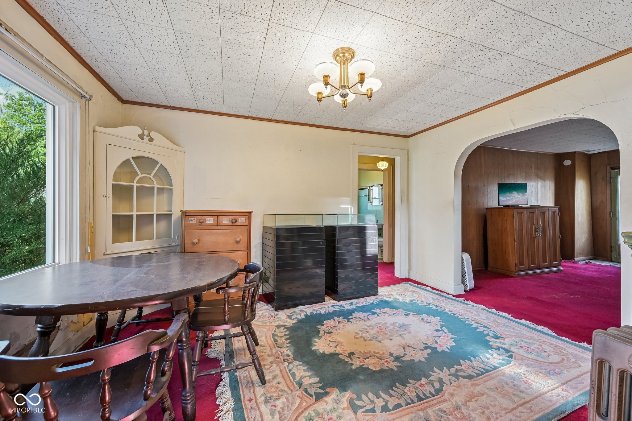 327 E 37th Street
