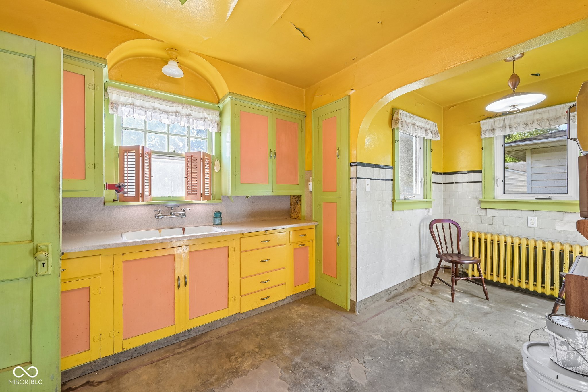 327 E 37th Street
