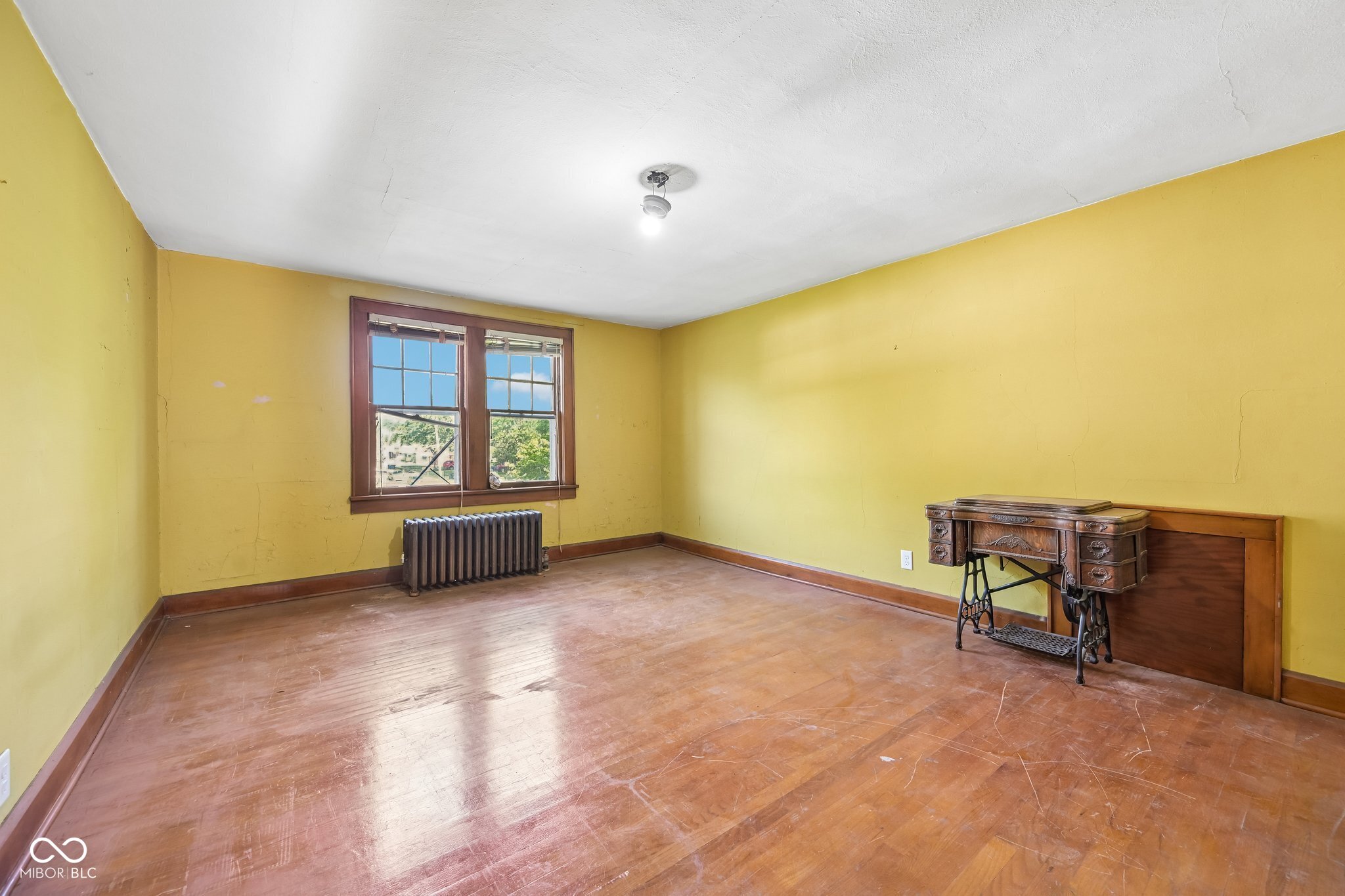 327 E 37th Street