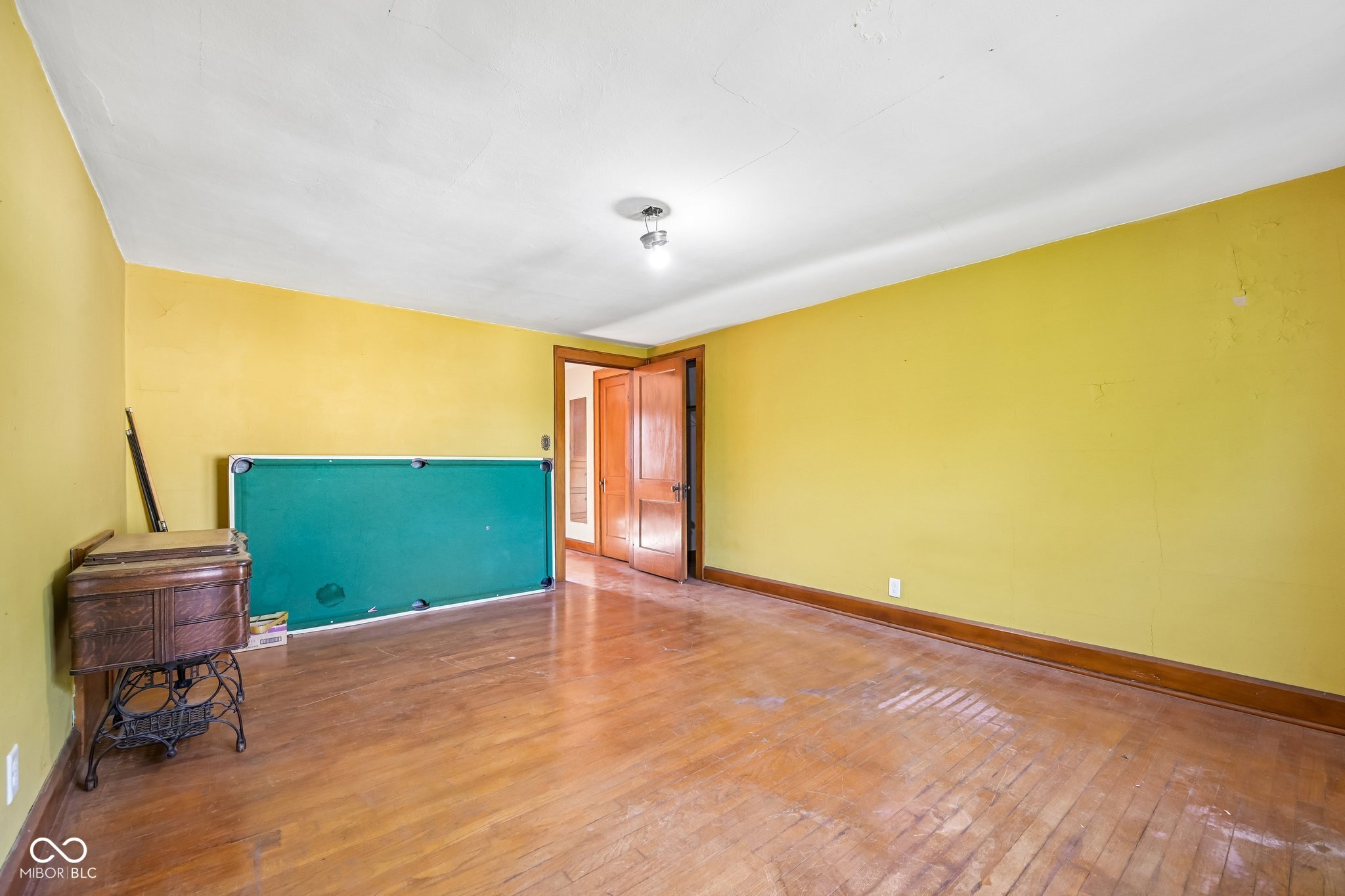 327 E 37th Street