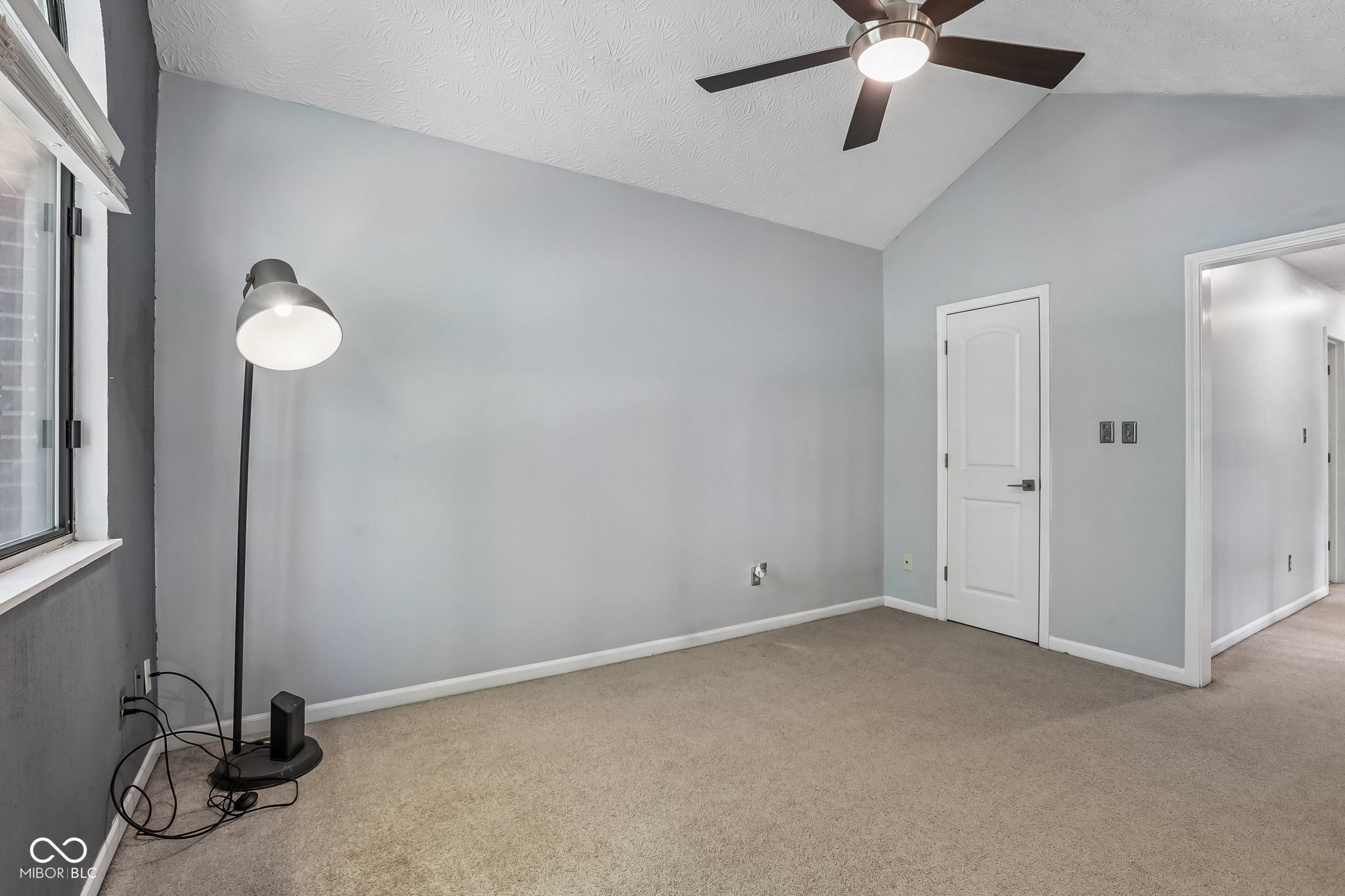 2235 Golden Oaks Drive N