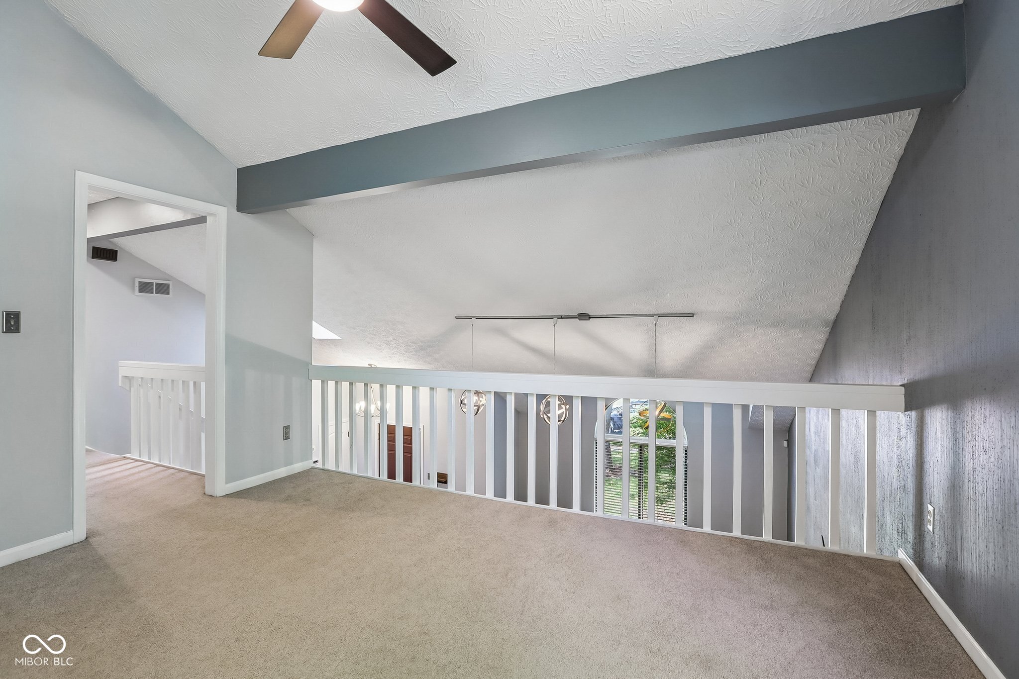 2235 Golden Oaks Drive N