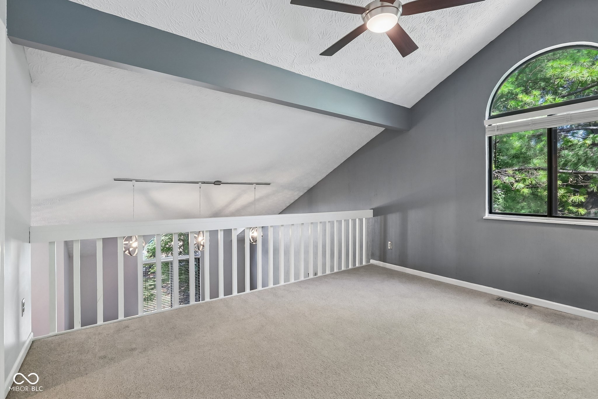 2235 Golden Oaks Drive N