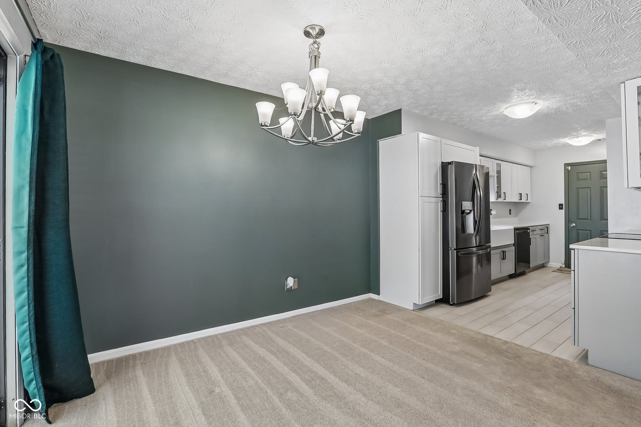2235 Golden Oaks Drive N