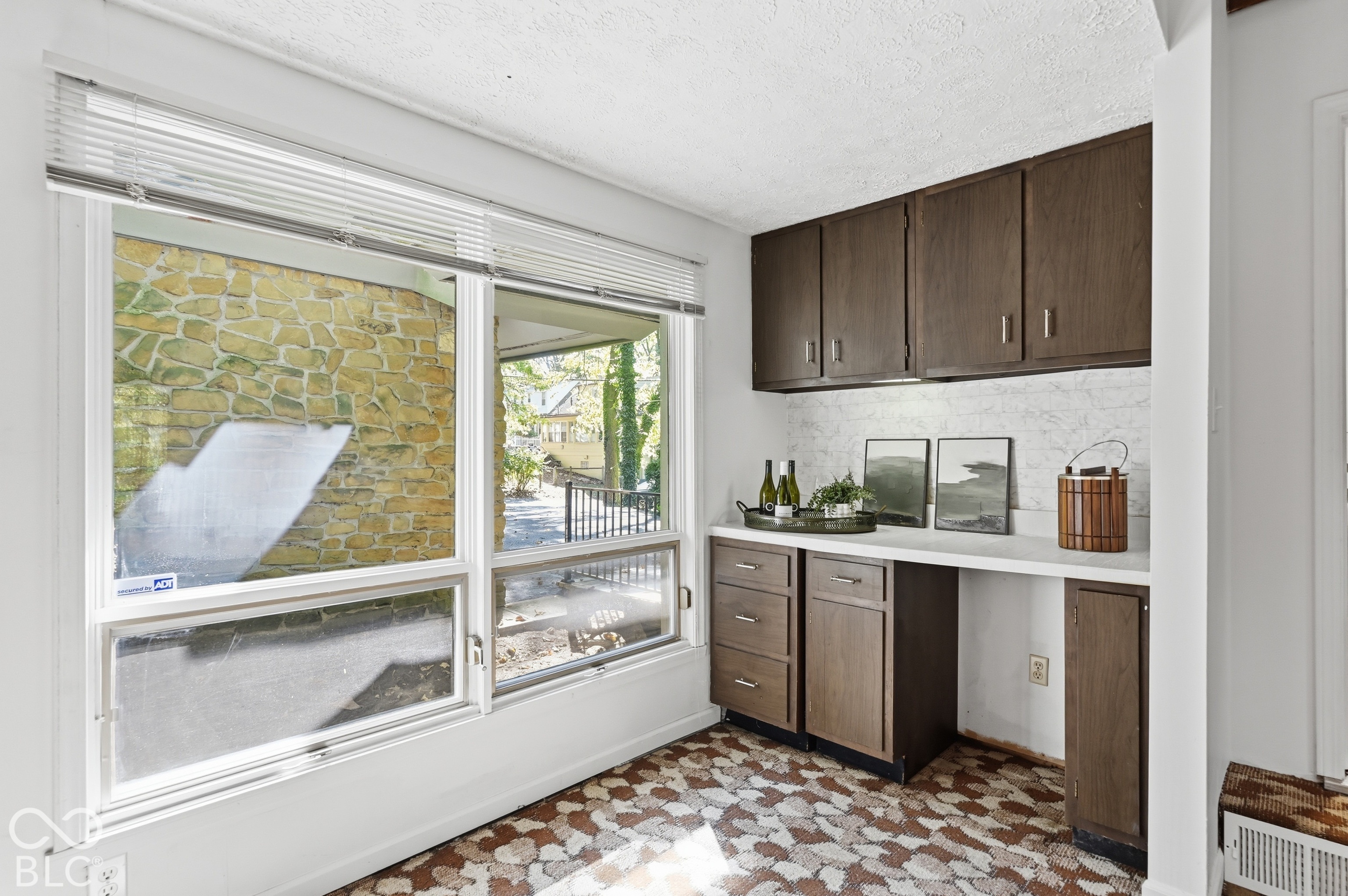 252 W Beverly Drive