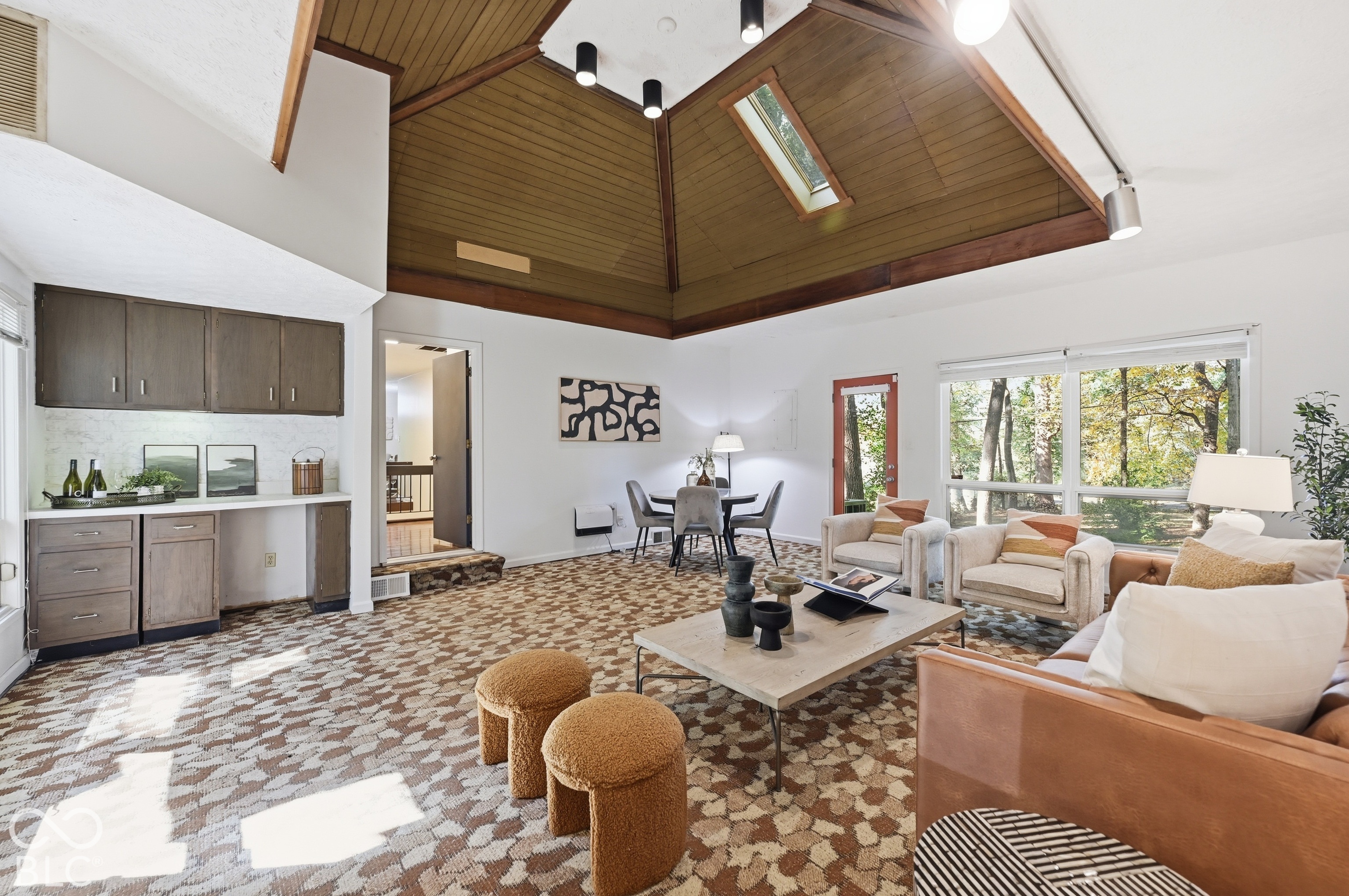 252 W Beverly Drive