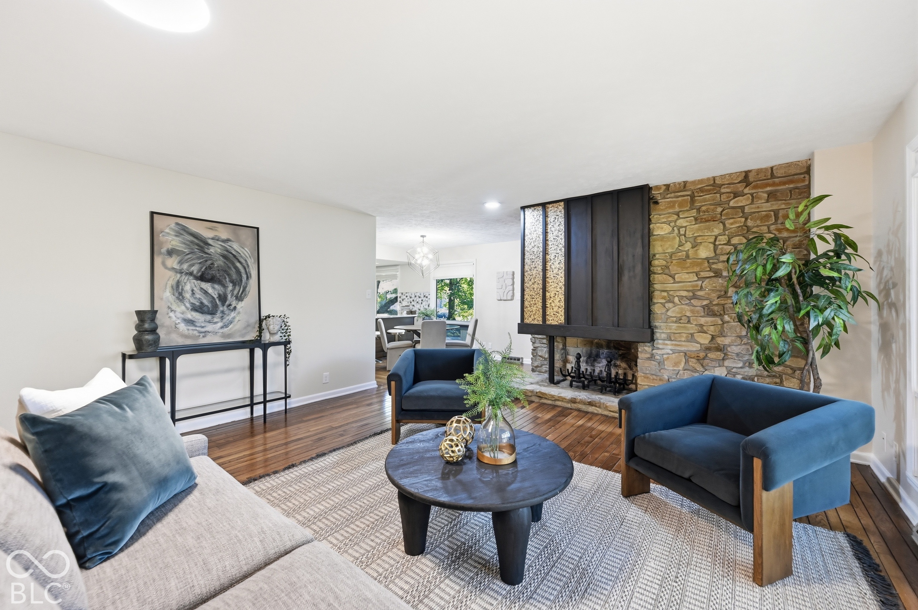 252 W Beverly Drive