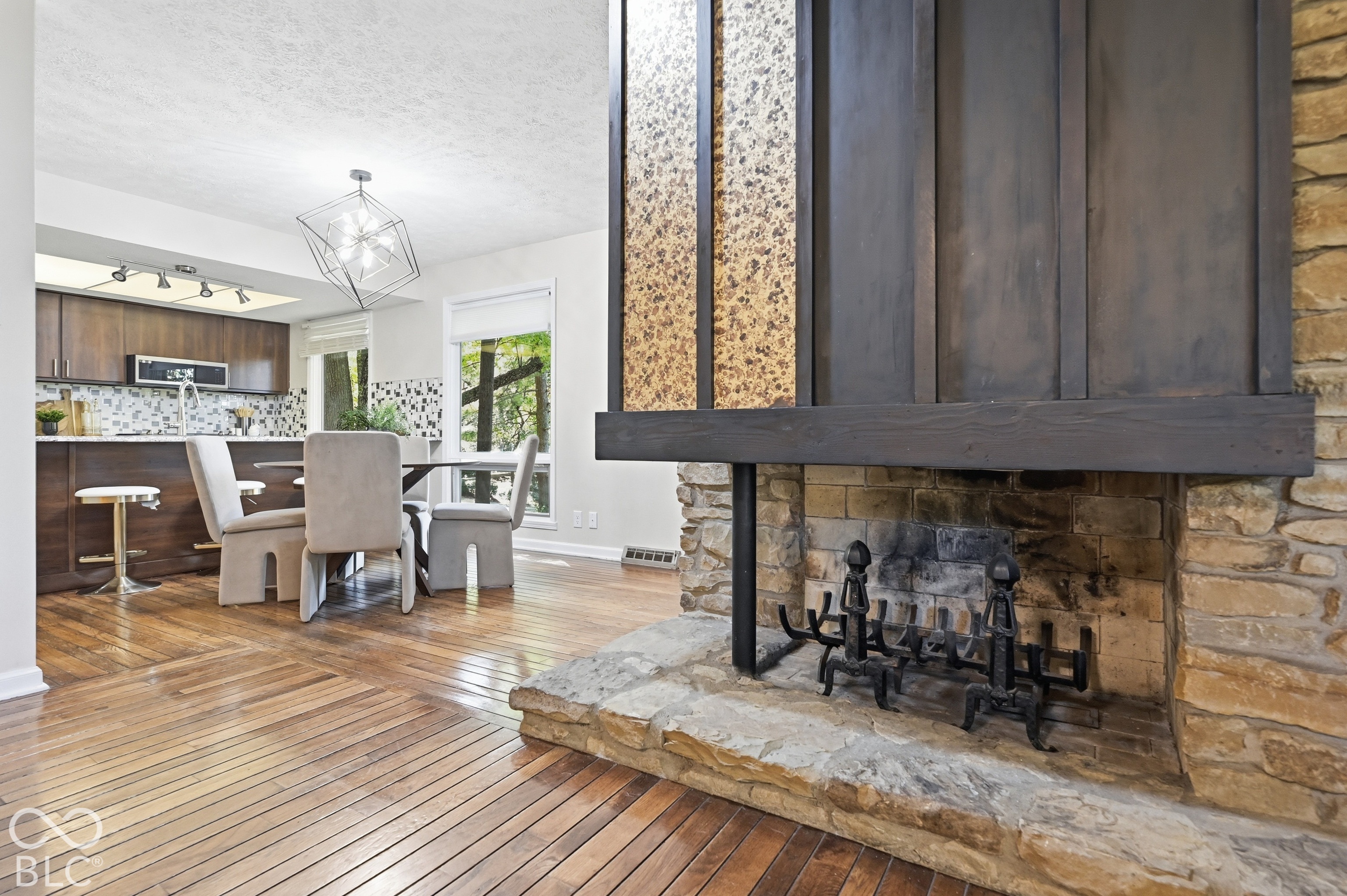 252 W Beverly Drive