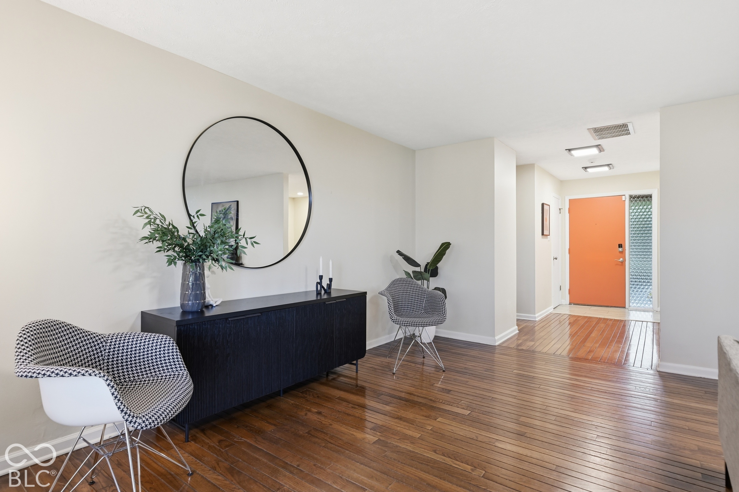 252 W Beverly Drive