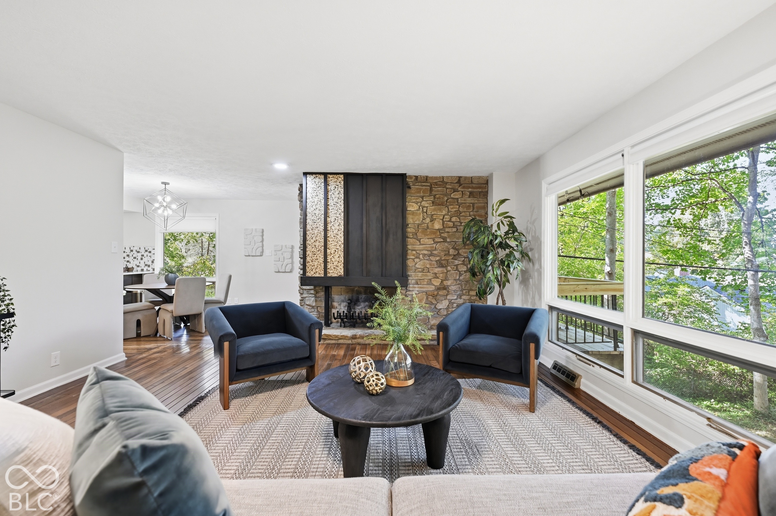 252 W Beverly Drive