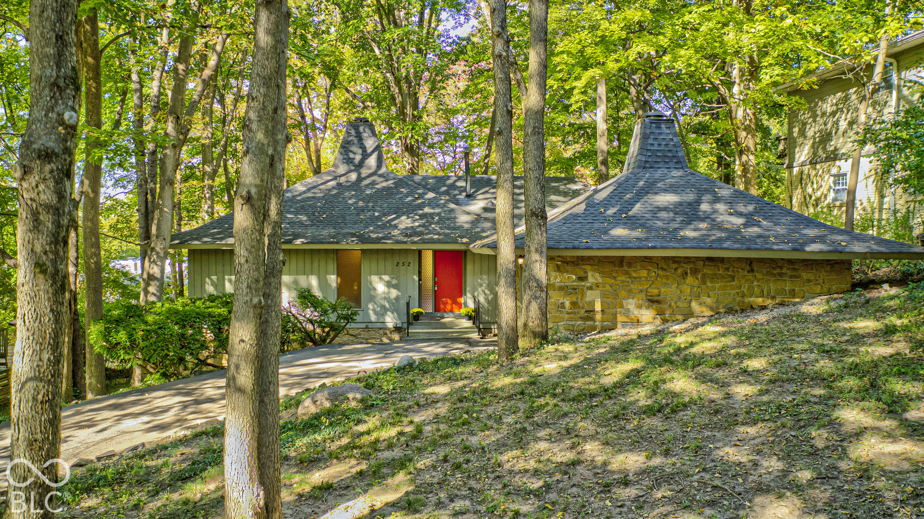 252 W Beverly Drive