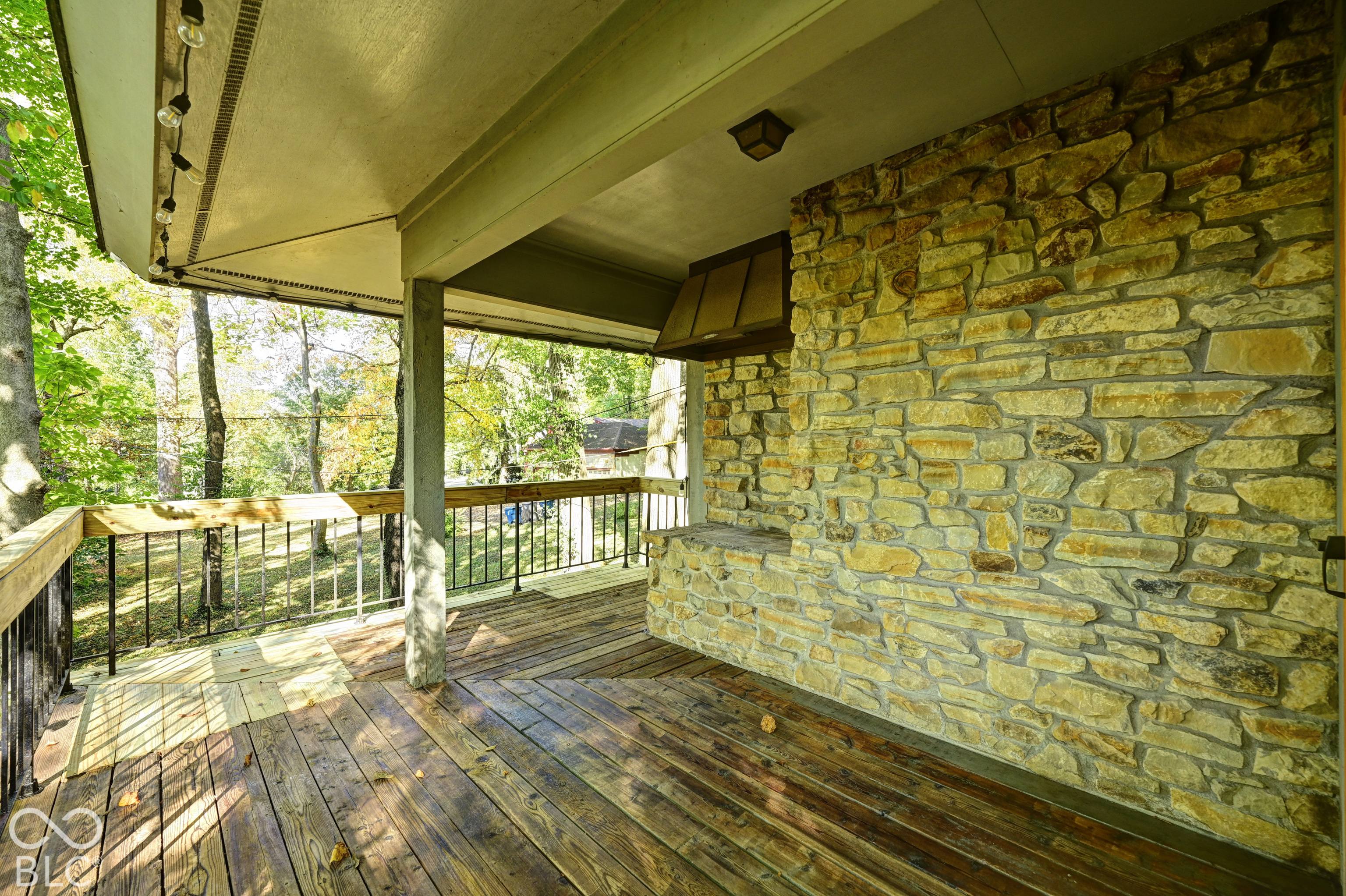 252 W Beverly Drive