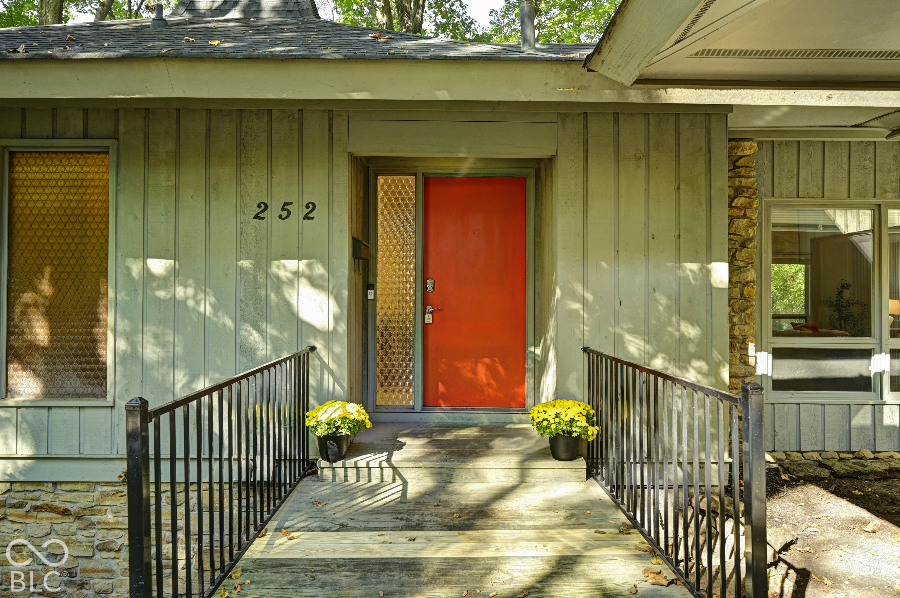 252 W Beverly Drive