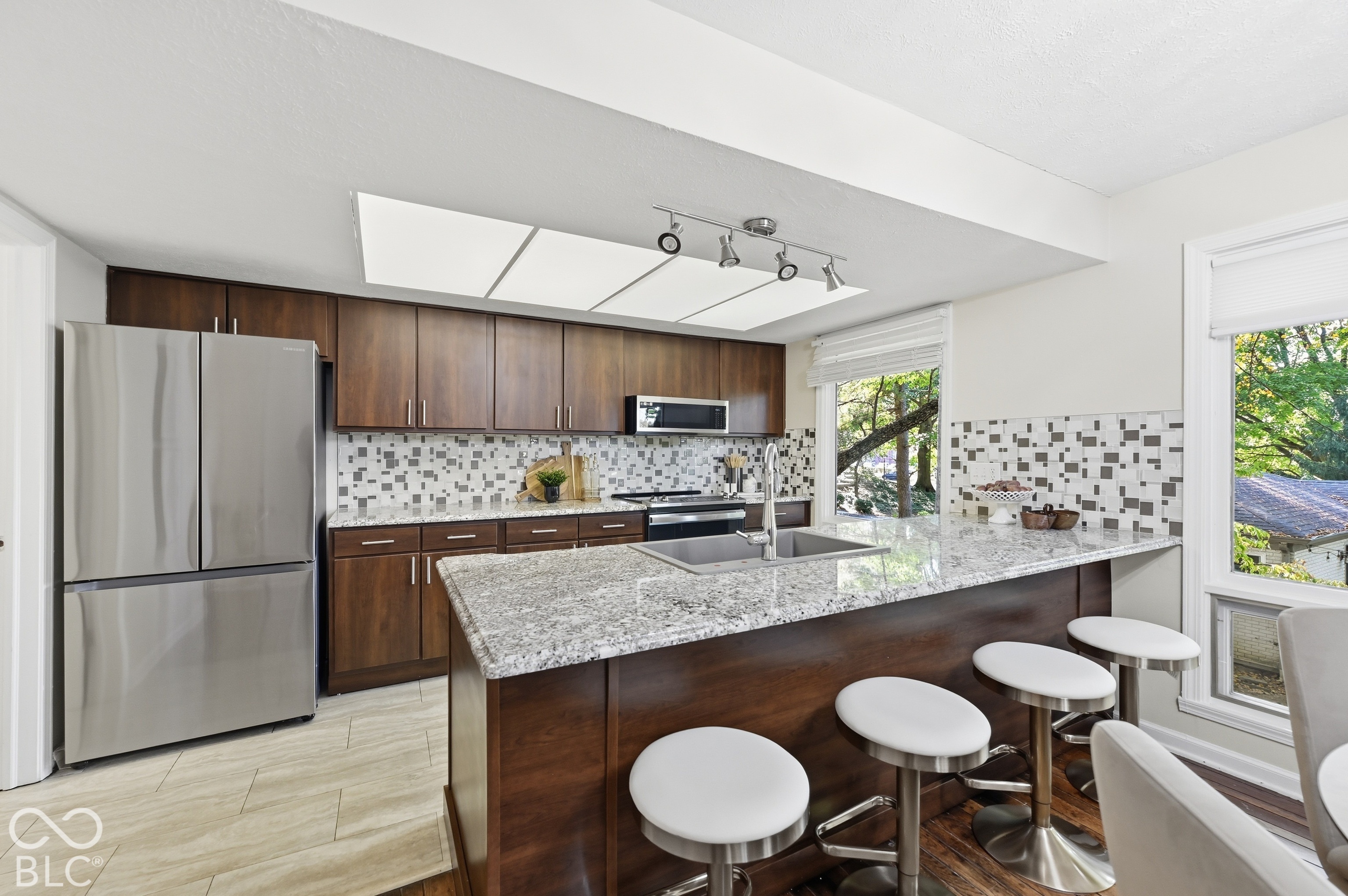 252 W Beverly Drive
