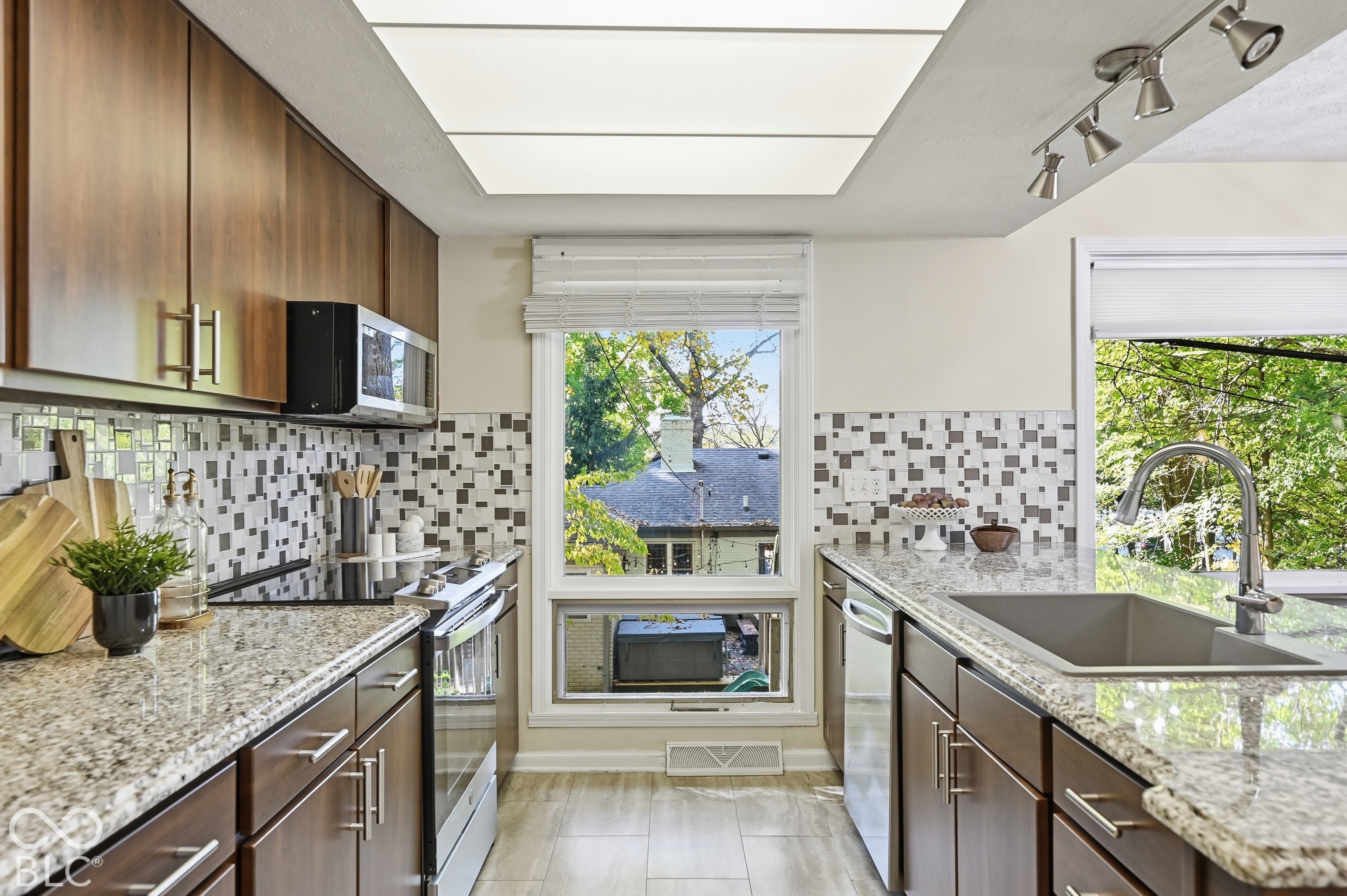 252 W Beverly Drive