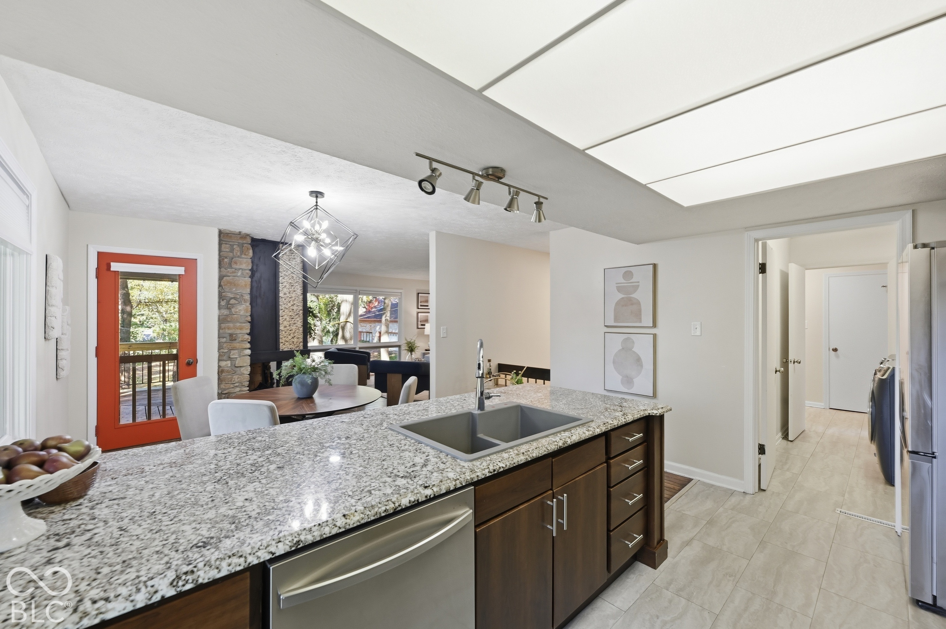 252 W Beverly Drive