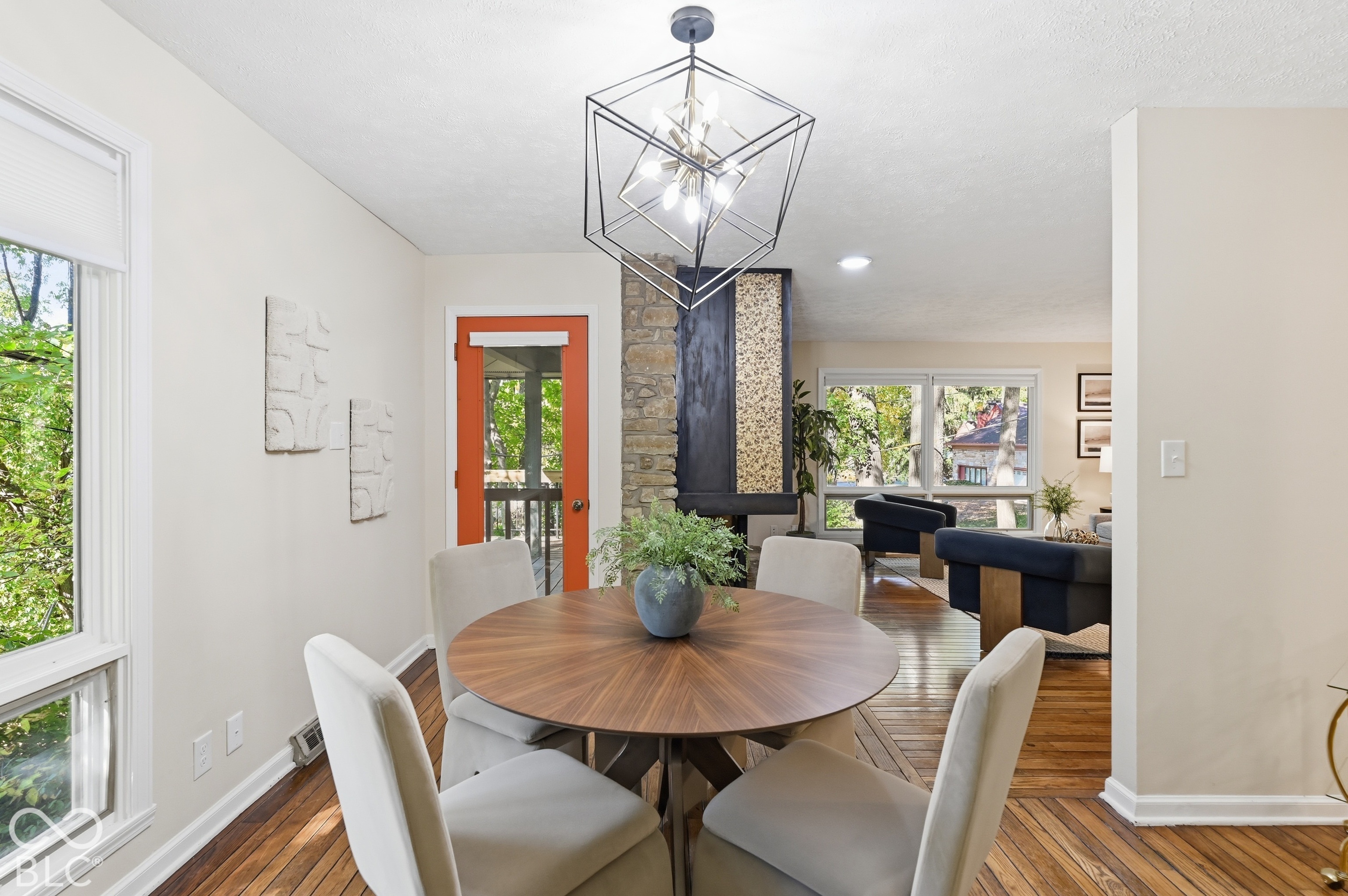 252 W Beverly Drive