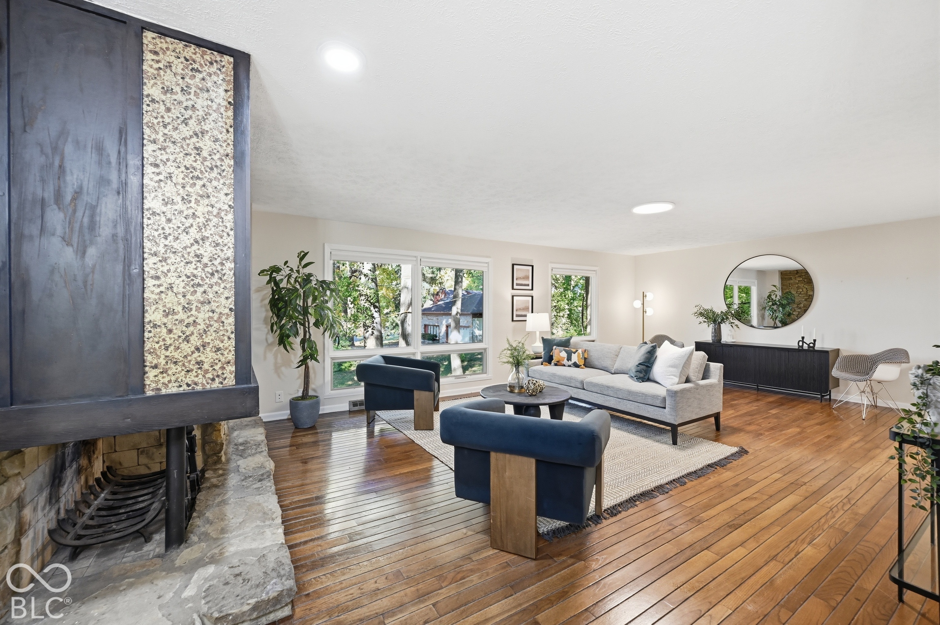 252 W Beverly Drive