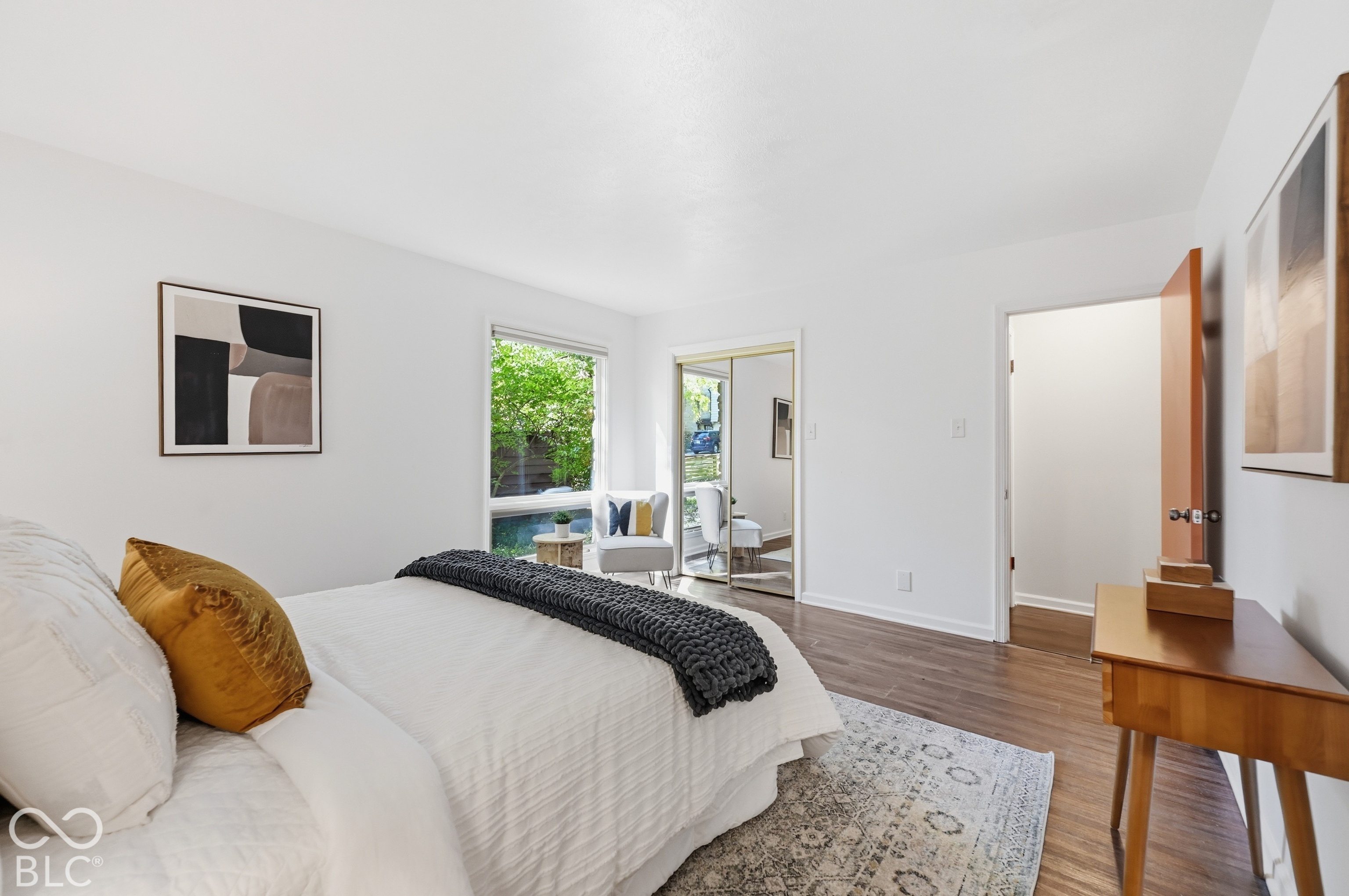 252 W Beverly Drive