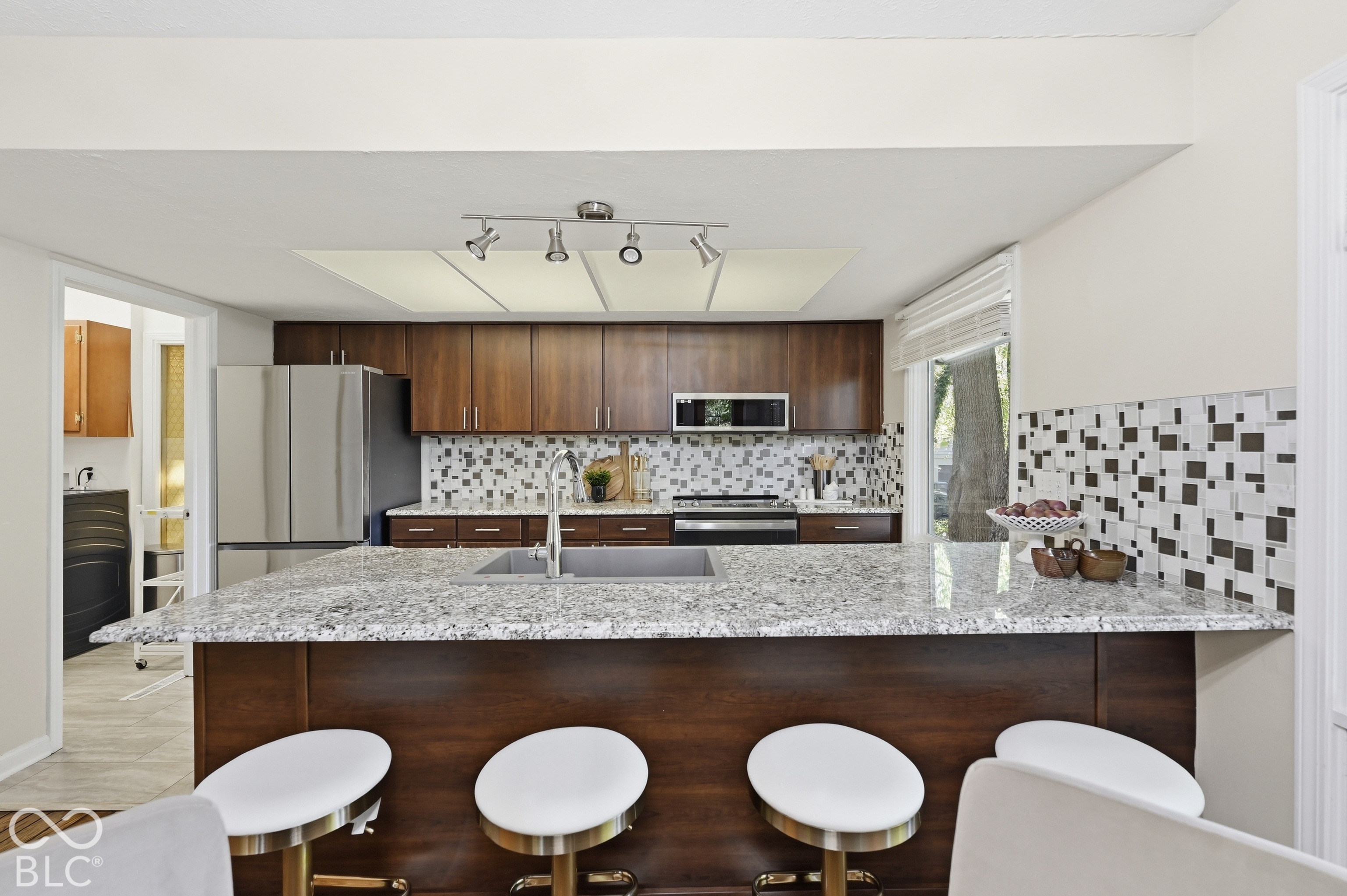 252 W Beverly Drive