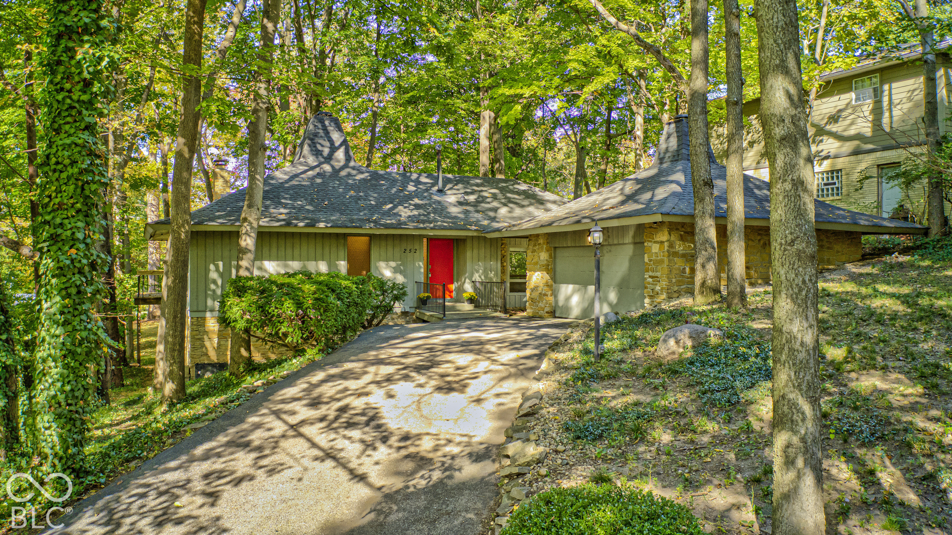 252 W Beverly Drive