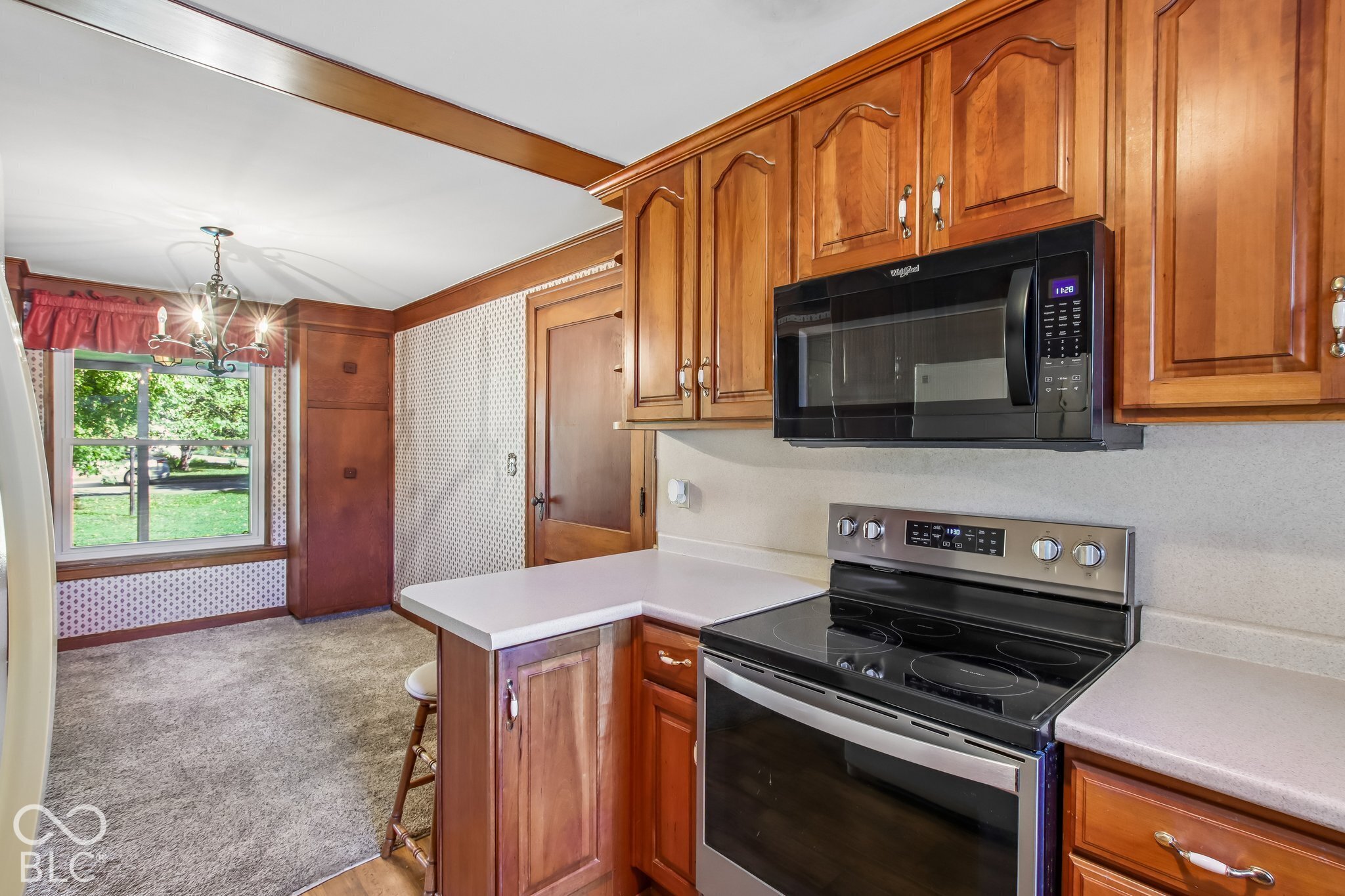 1739 E Loretta Drive