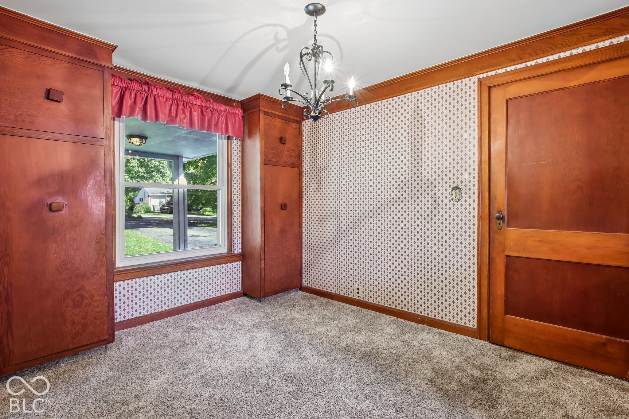 1739 E Loretta Drive