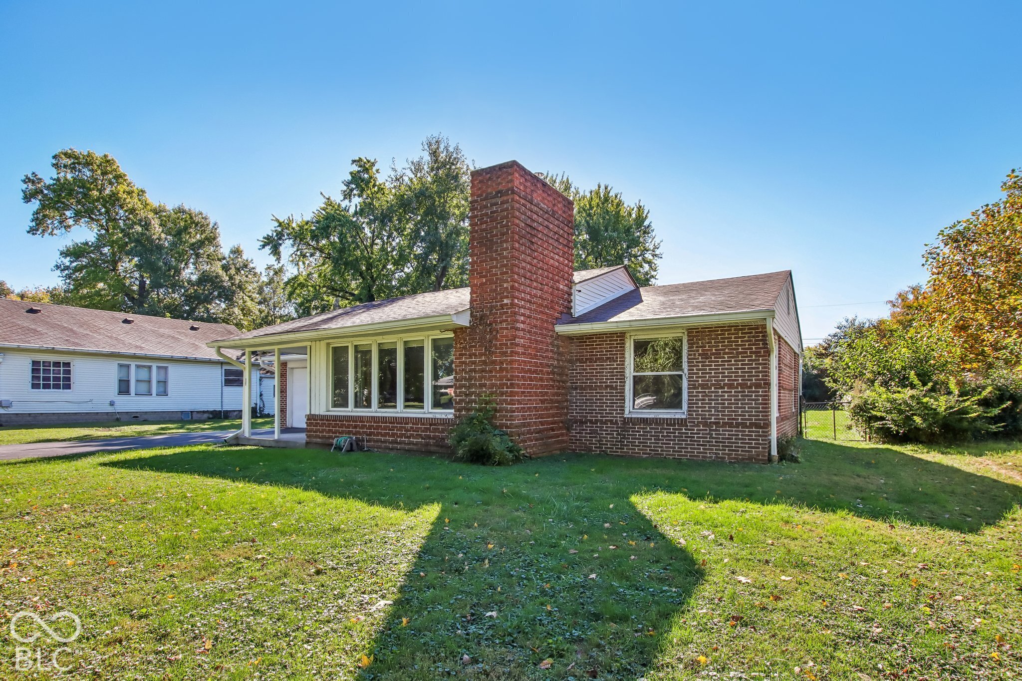 1739 E Loretta Drive
