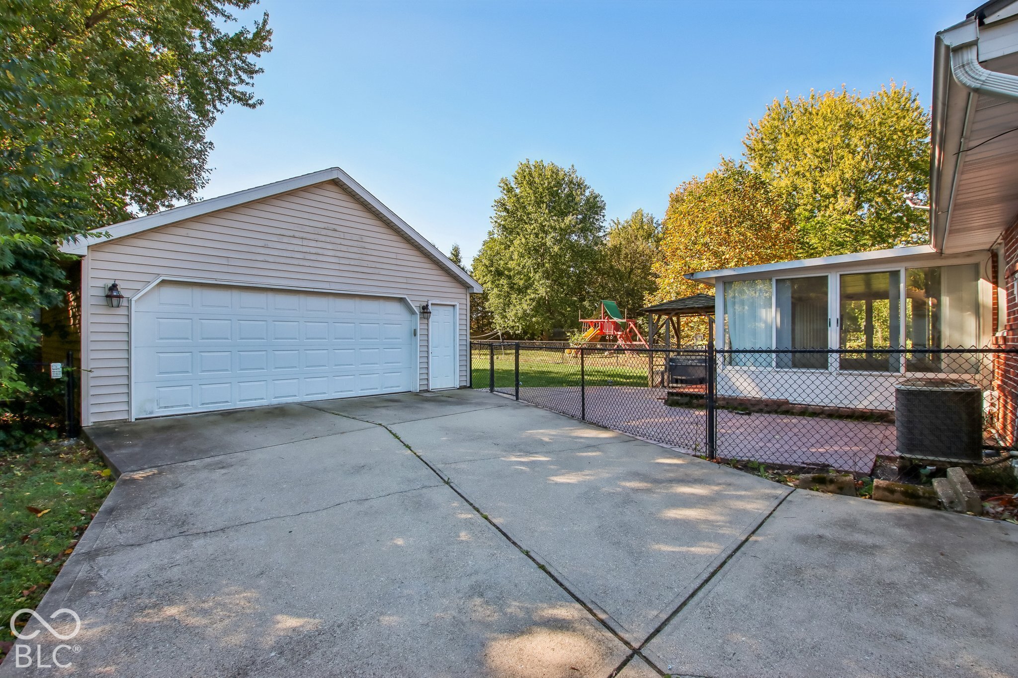 1739 E Loretta Drive