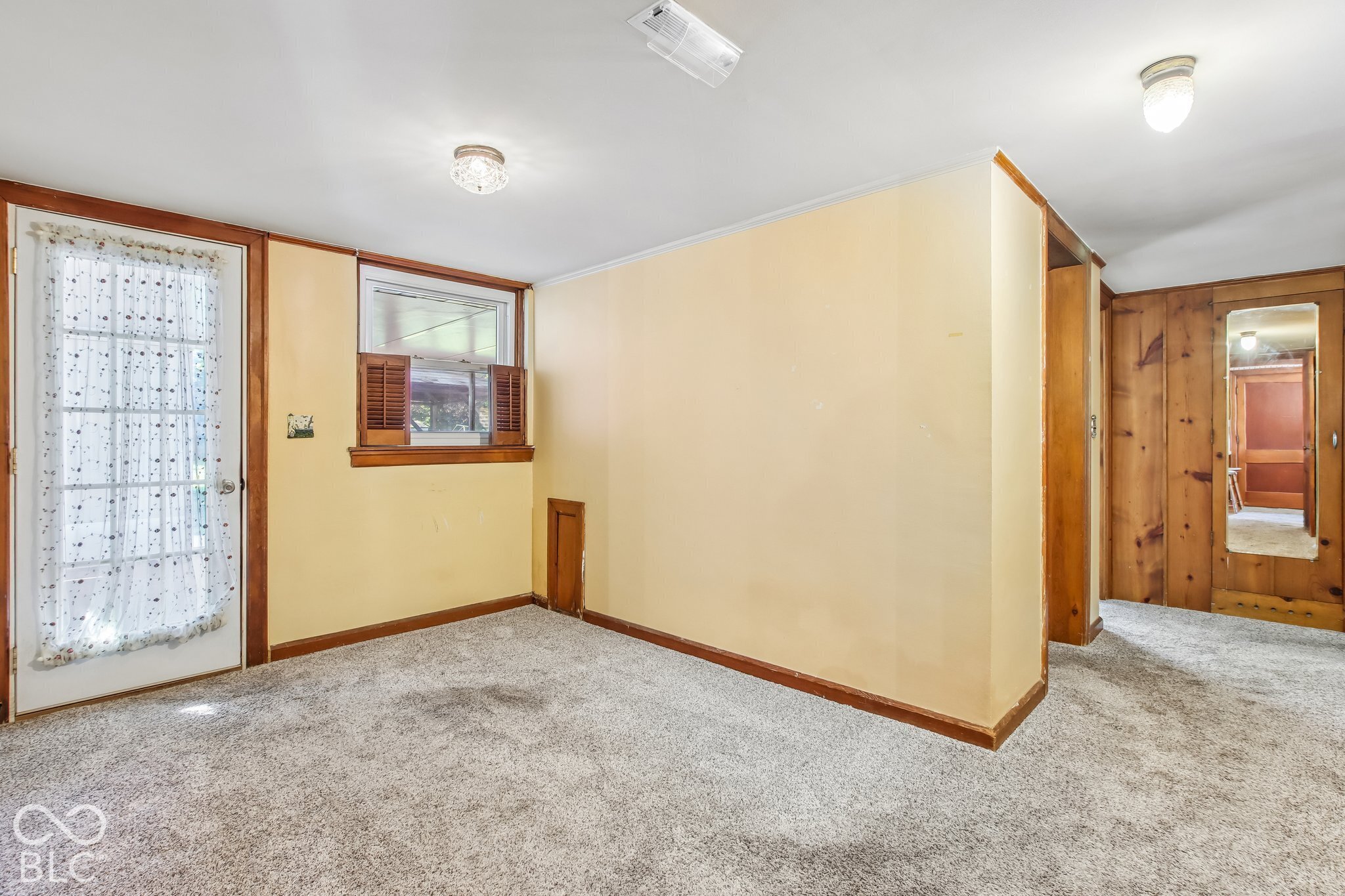 1739 E Loretta Drive