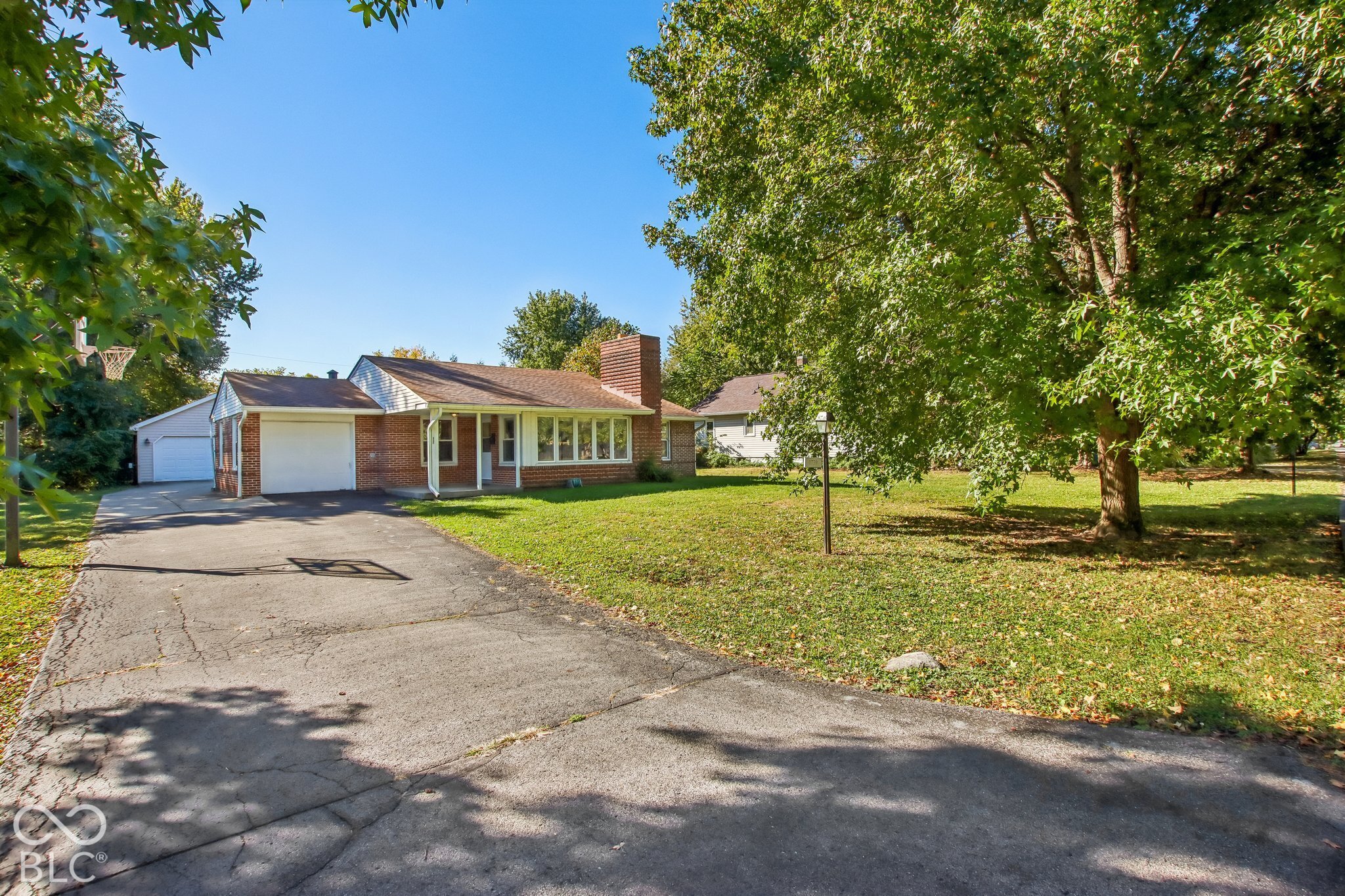 1739 E Loretta Drive