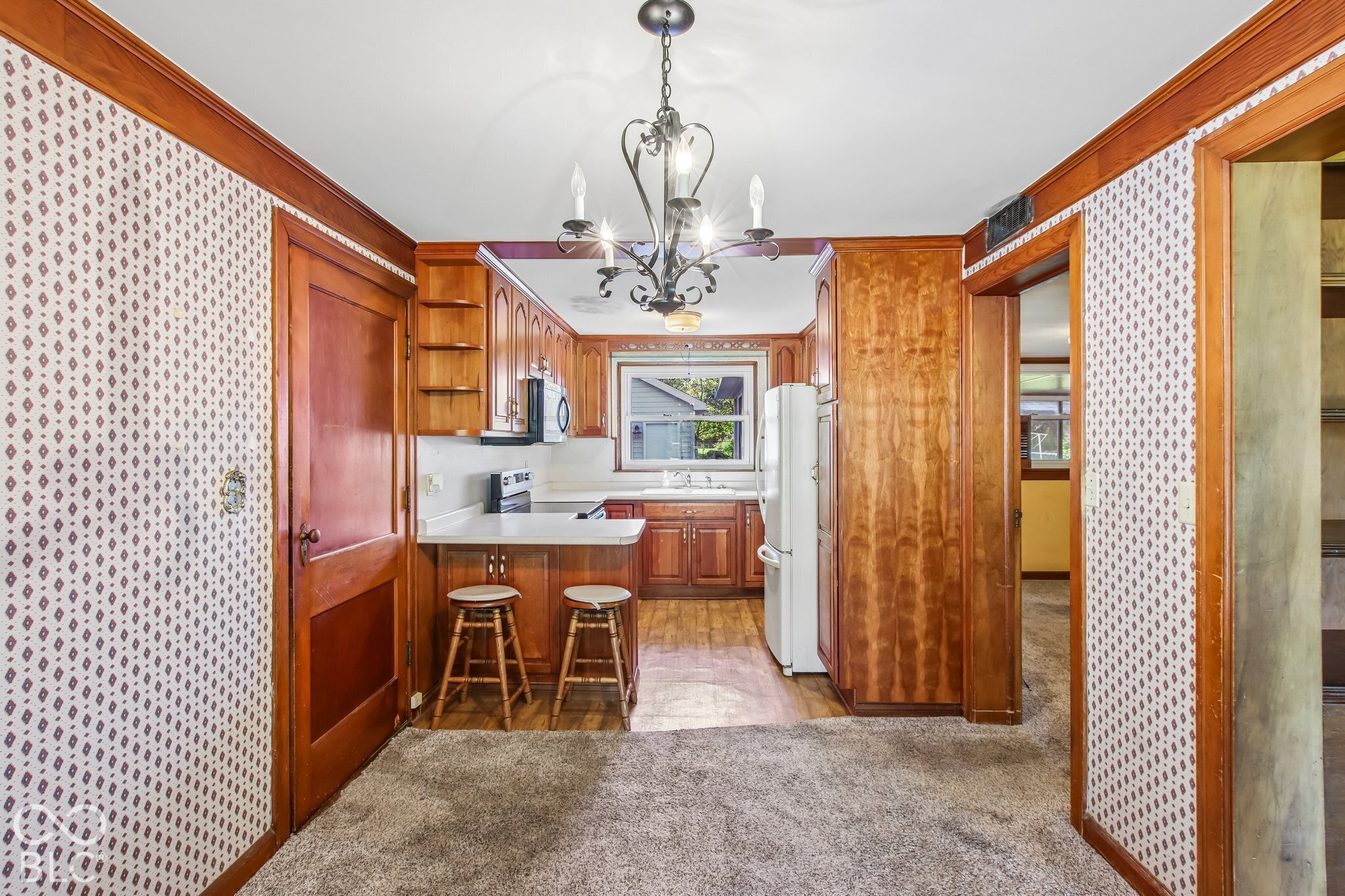 1739 E Loretta Drive