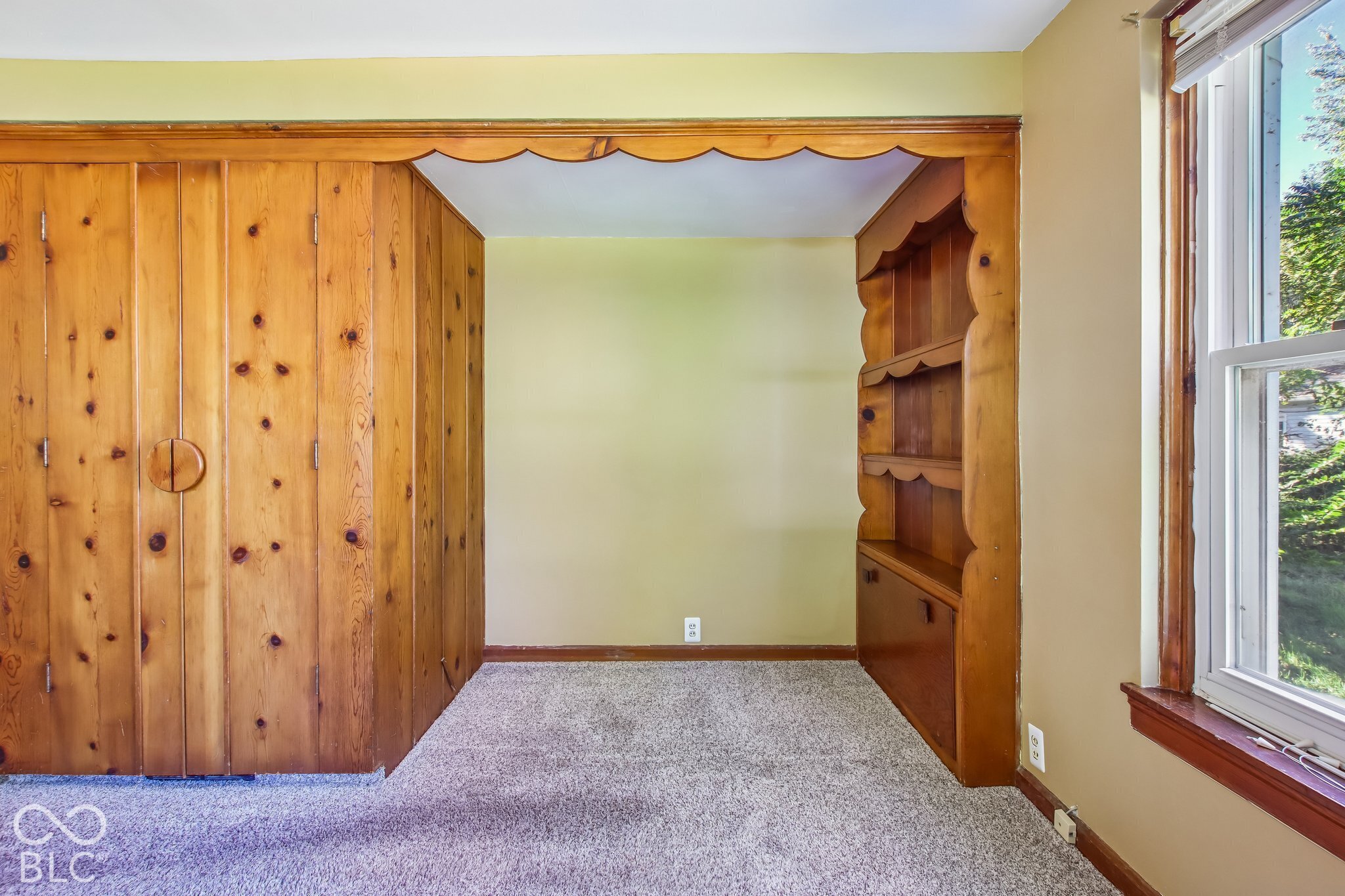 1739 E Loretta Drive