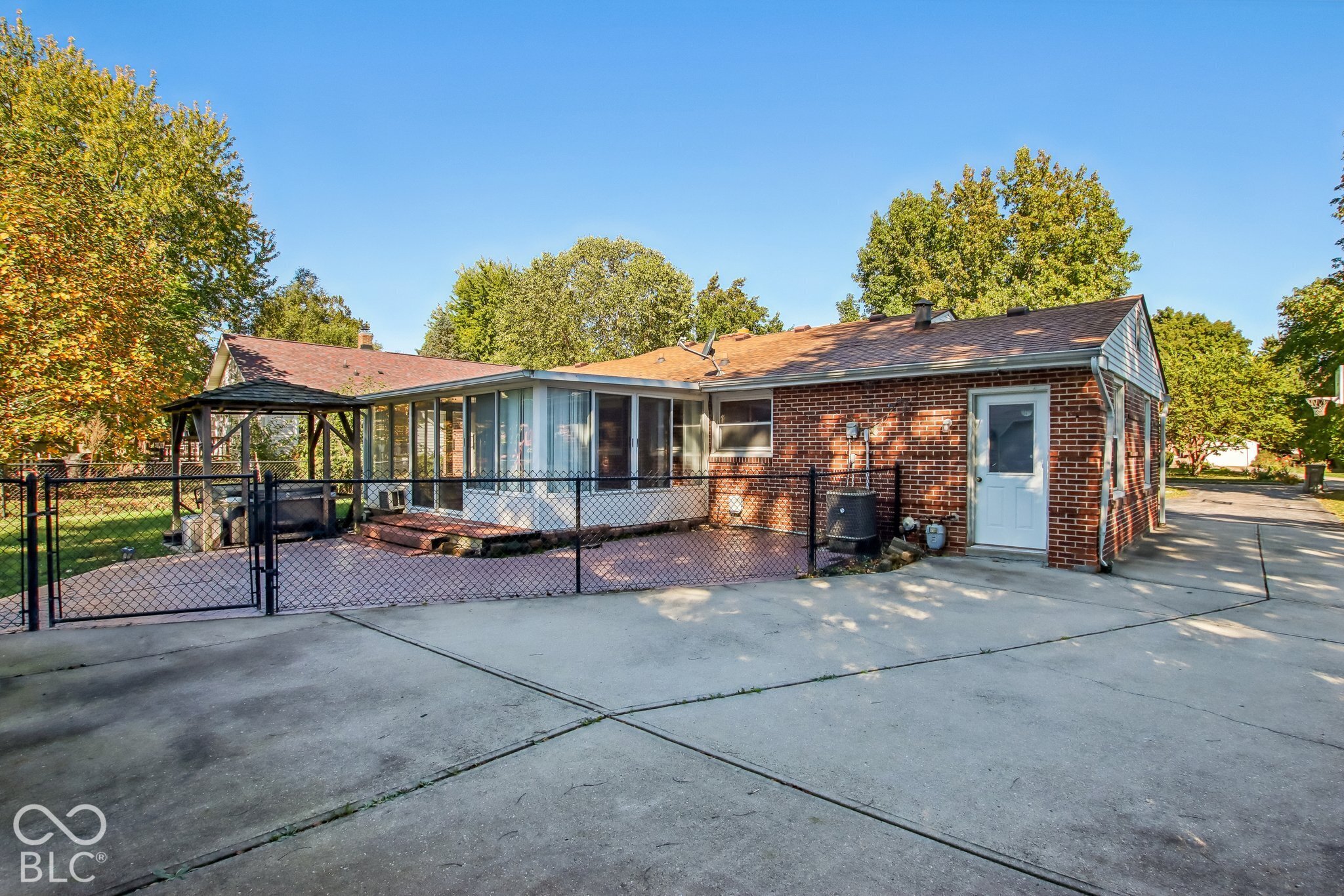 1739 E Loretta Drive