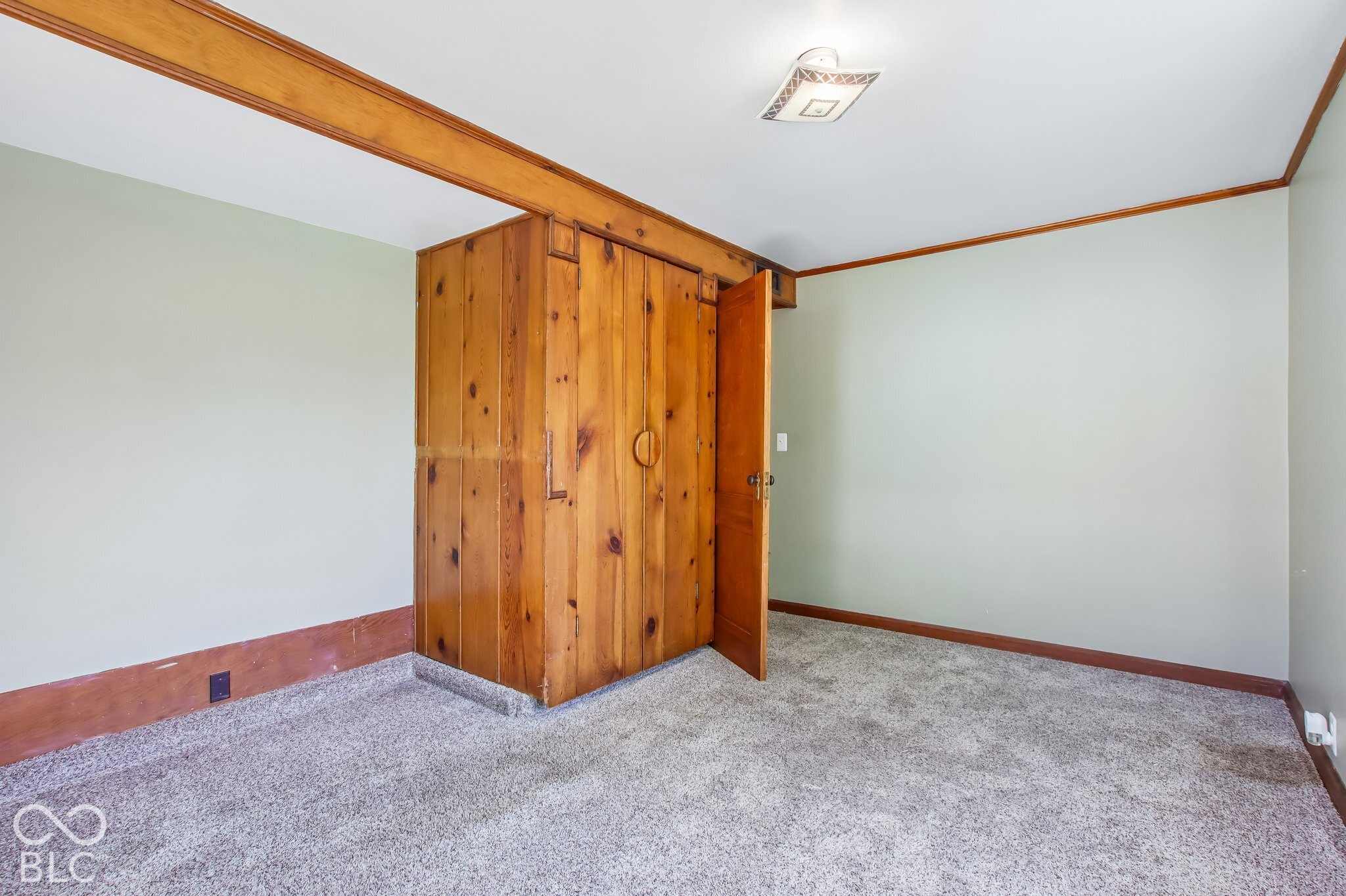 1739 E Loretta Drive