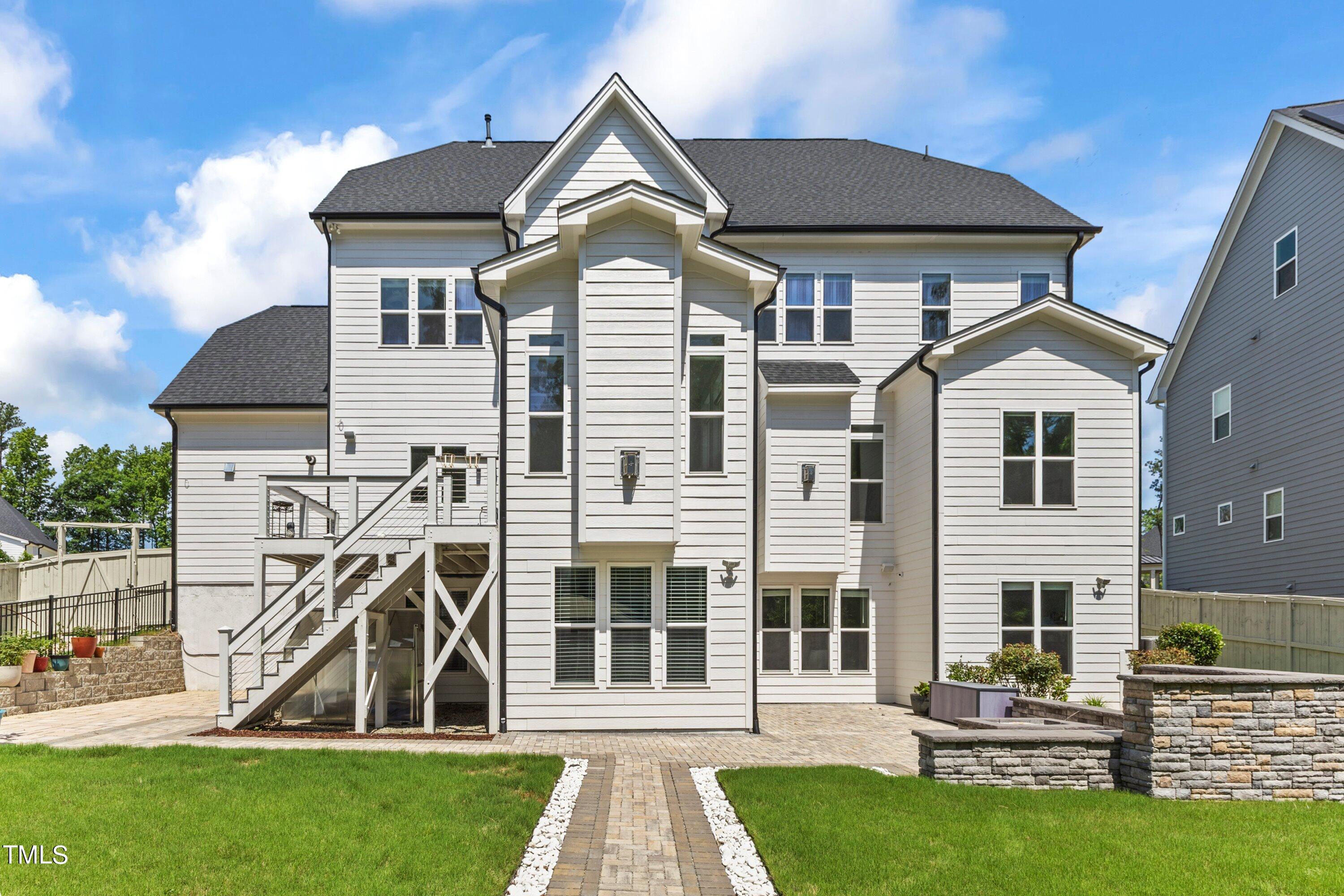 2101 Vandiver Way