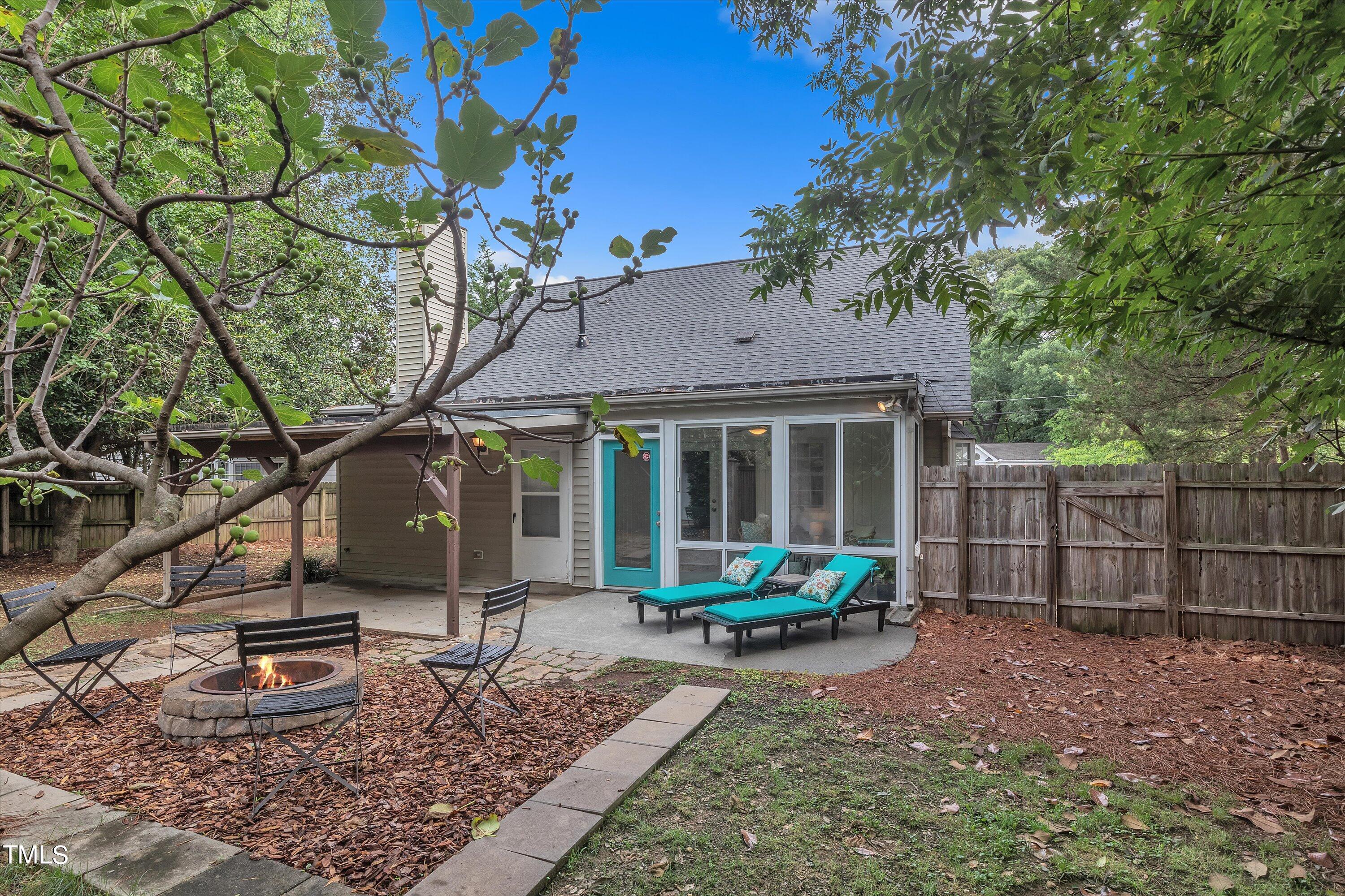 2821 Van Dyke Avenue